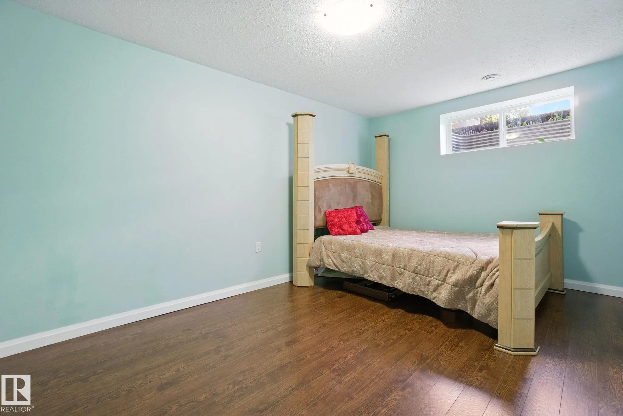 478 AINSLIE Crescent