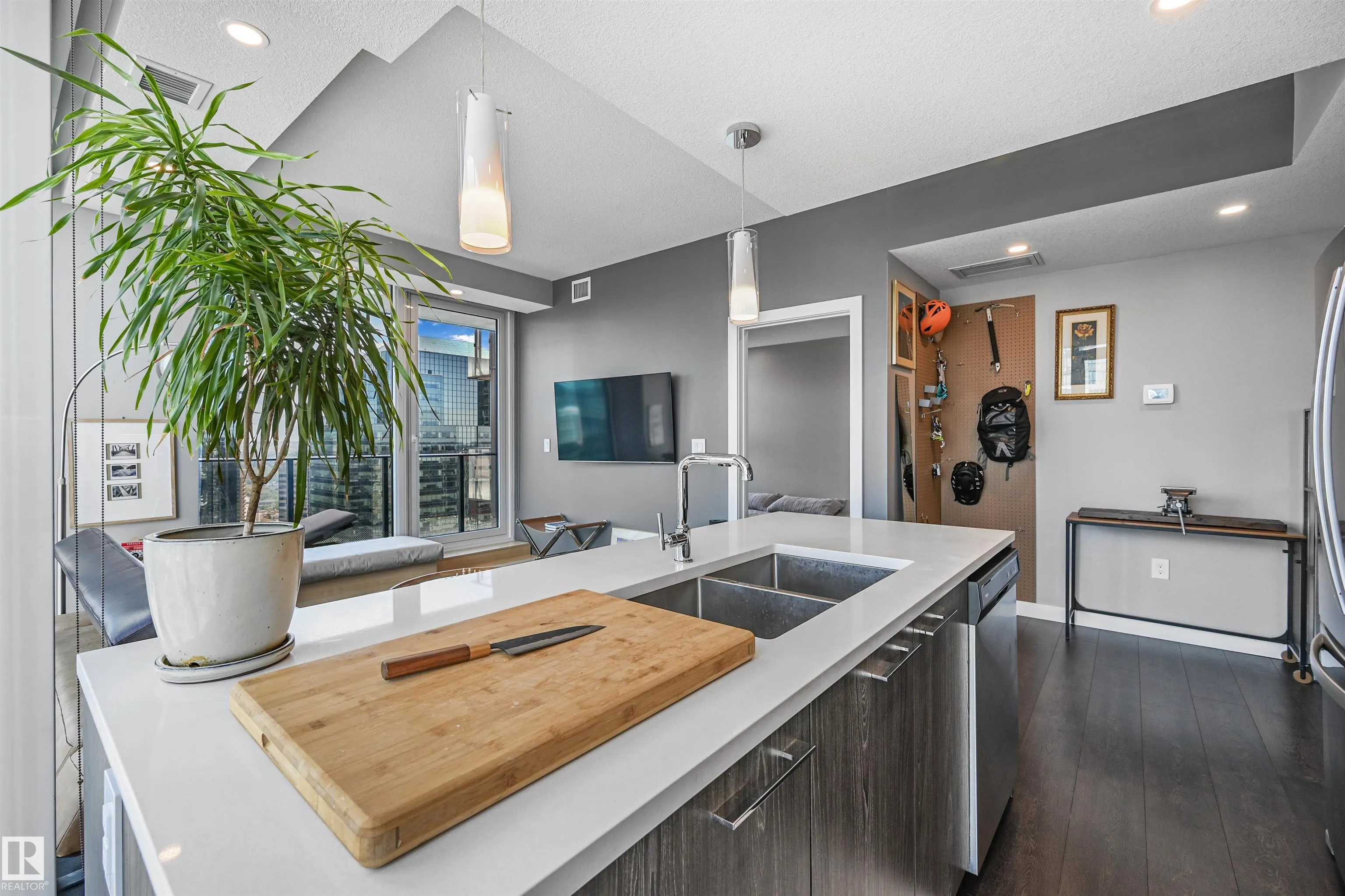 10180 103 Street