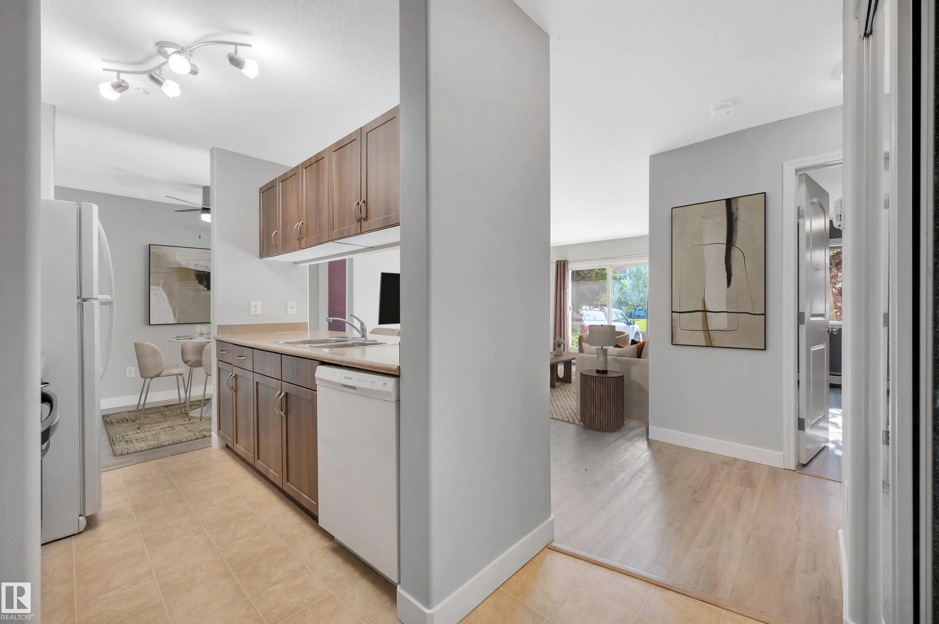 50 WOODSMERE Close