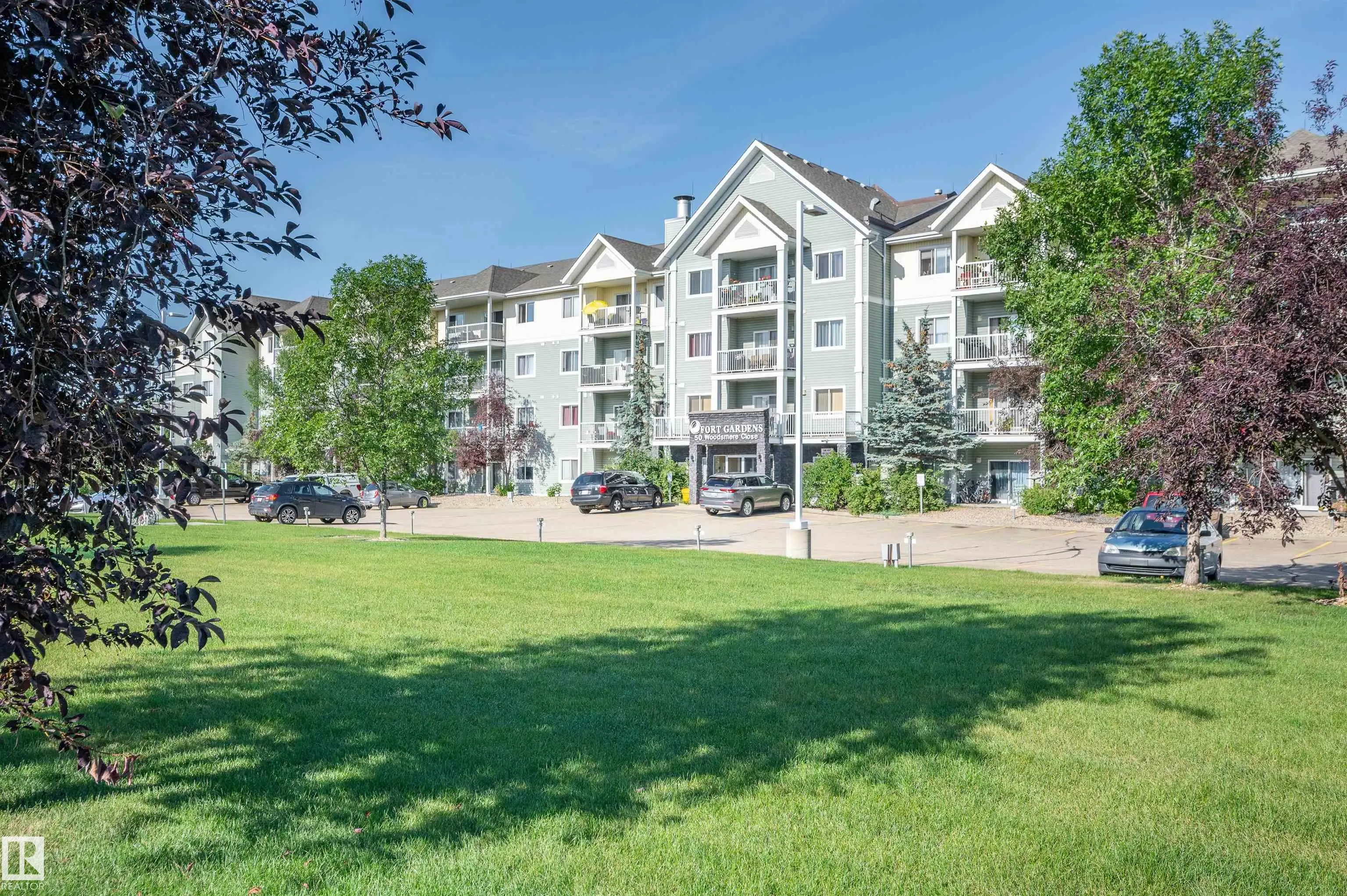 50 WOODSMERE Close