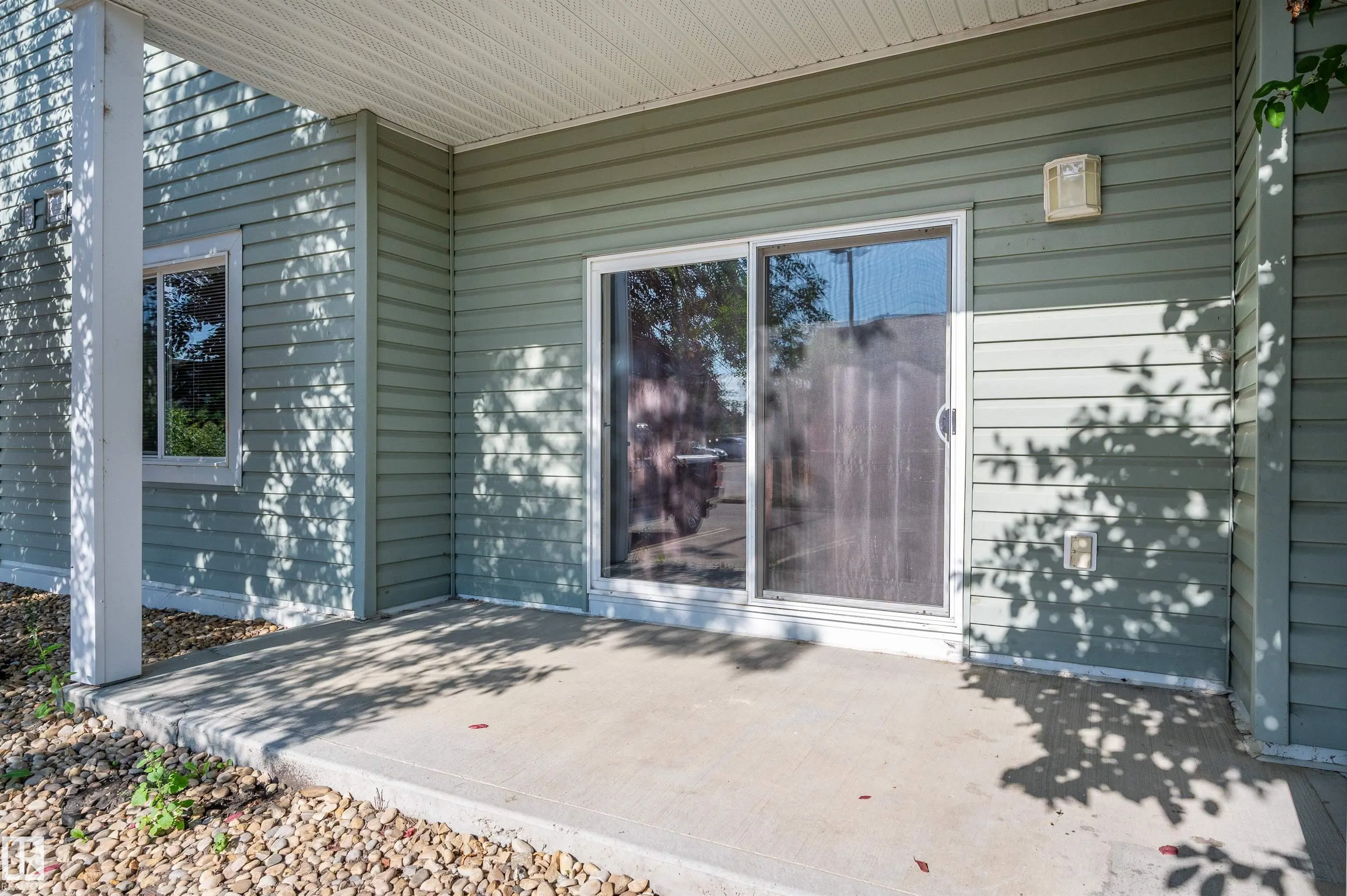 50 WOODSMERE Close