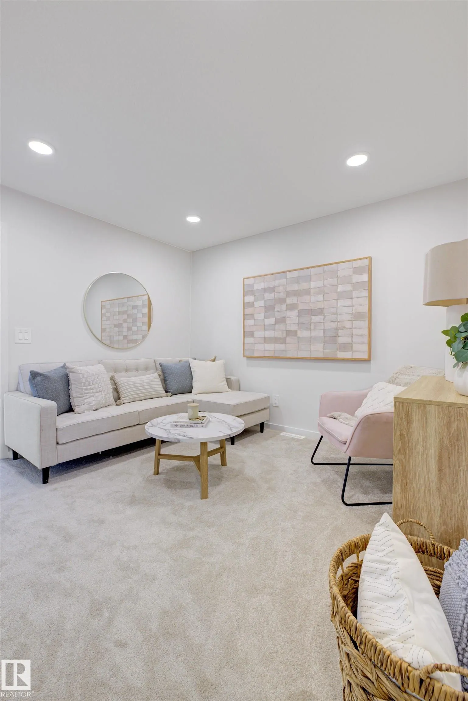842 Rowan Close