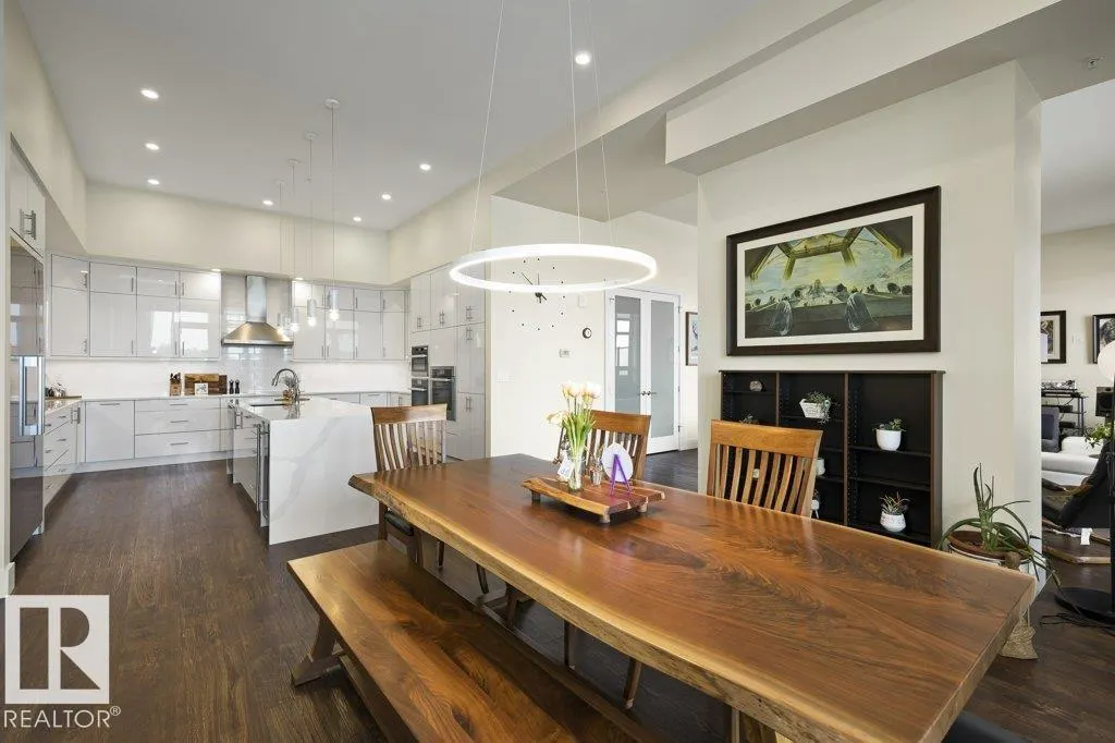 200 BELLEROSE Drive