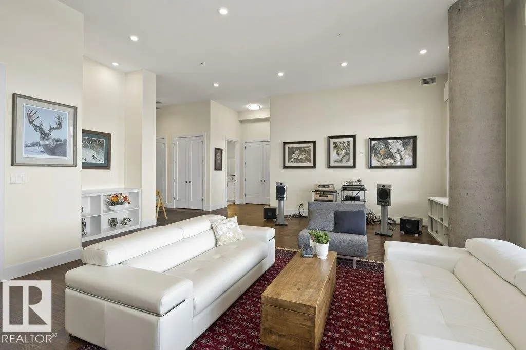 200 BELLEROSE Drive