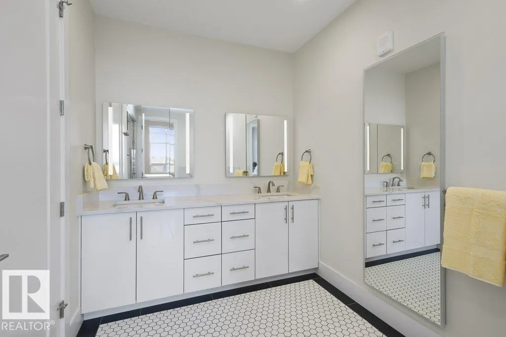 200 BELLEROSE Drive