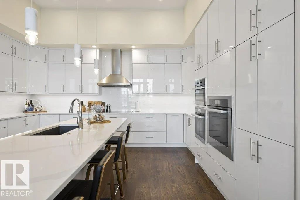 200 BELLEROSE Drive
