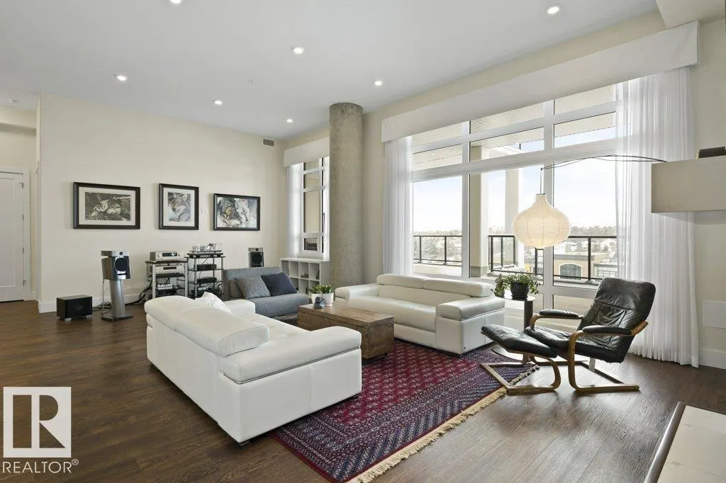 200 BELLEROSE Drive