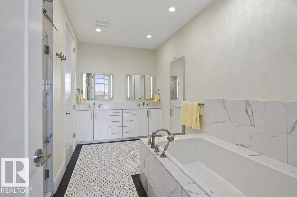 200 BELLEROSE Drive
