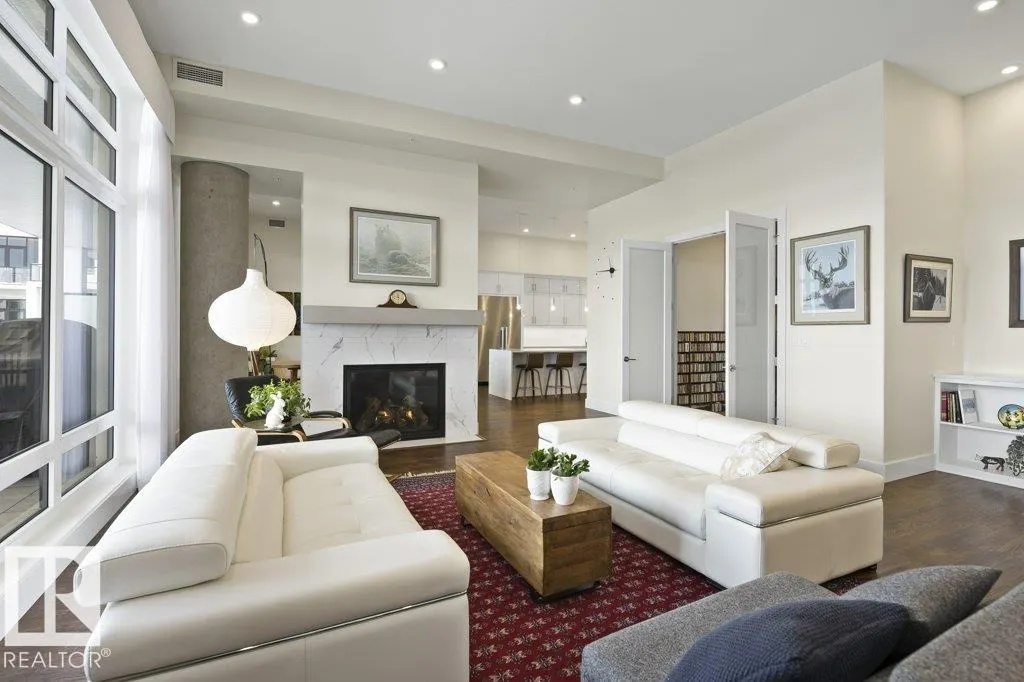 200 BELLEROSE Drive