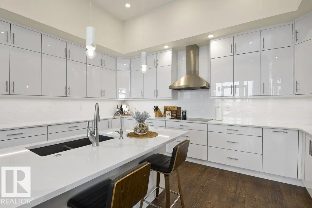 200 BELLEROSE Drive