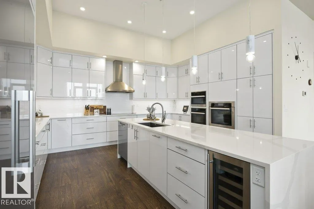 200 BELLEROSE Drive