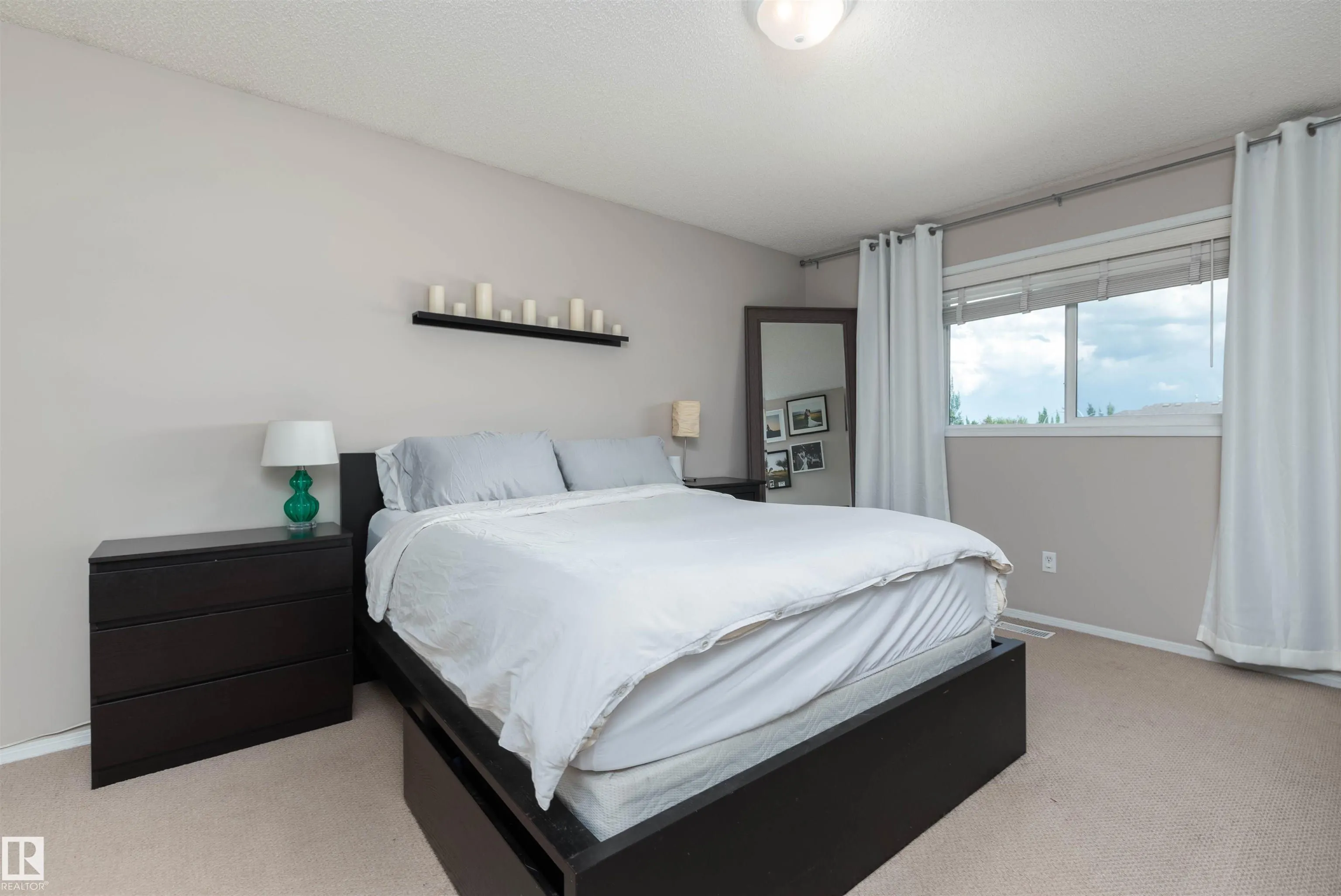 5 CARLYLE Crescent