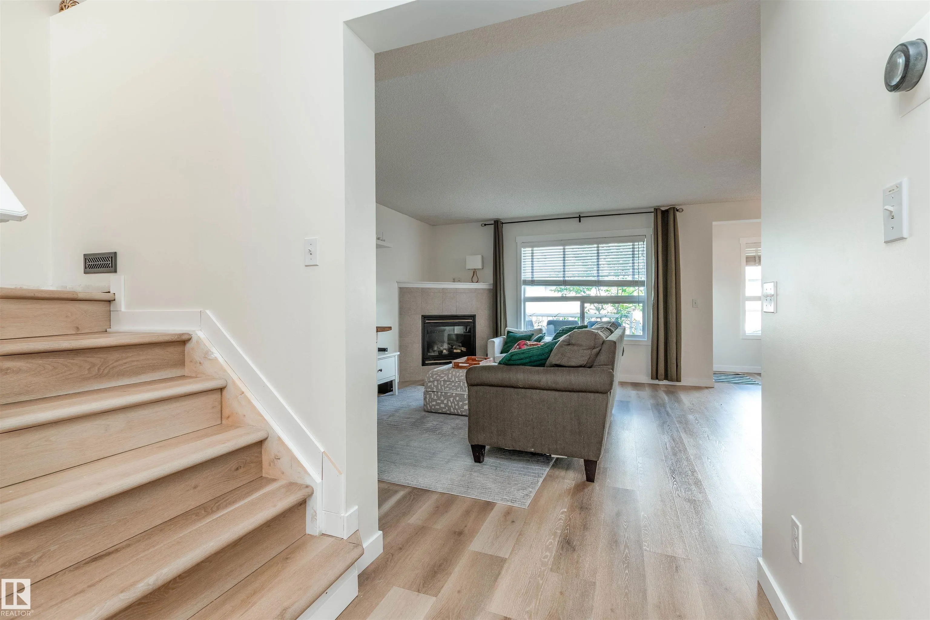 5 CARLYLE Crescent