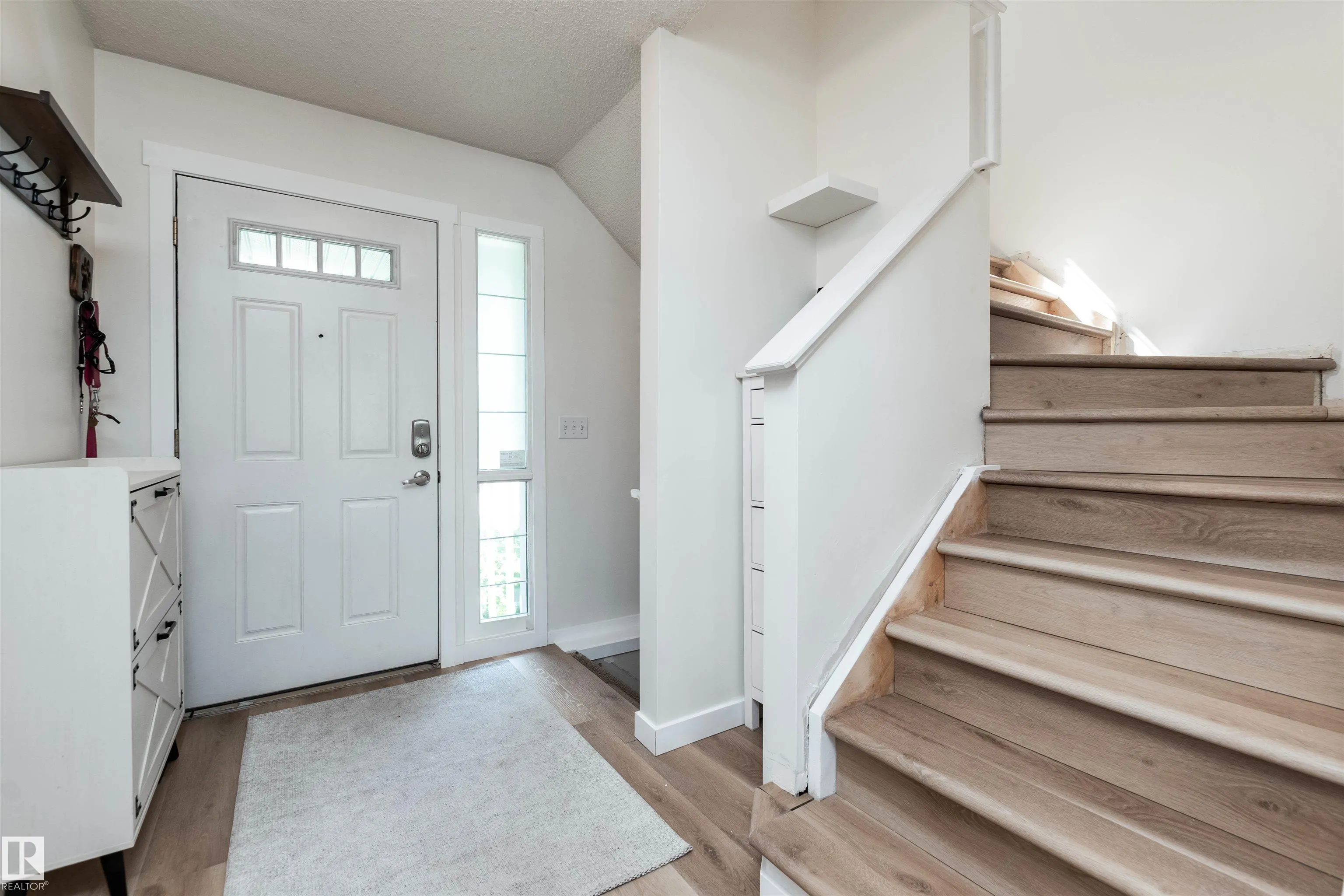 5 CARLYLE Crescent