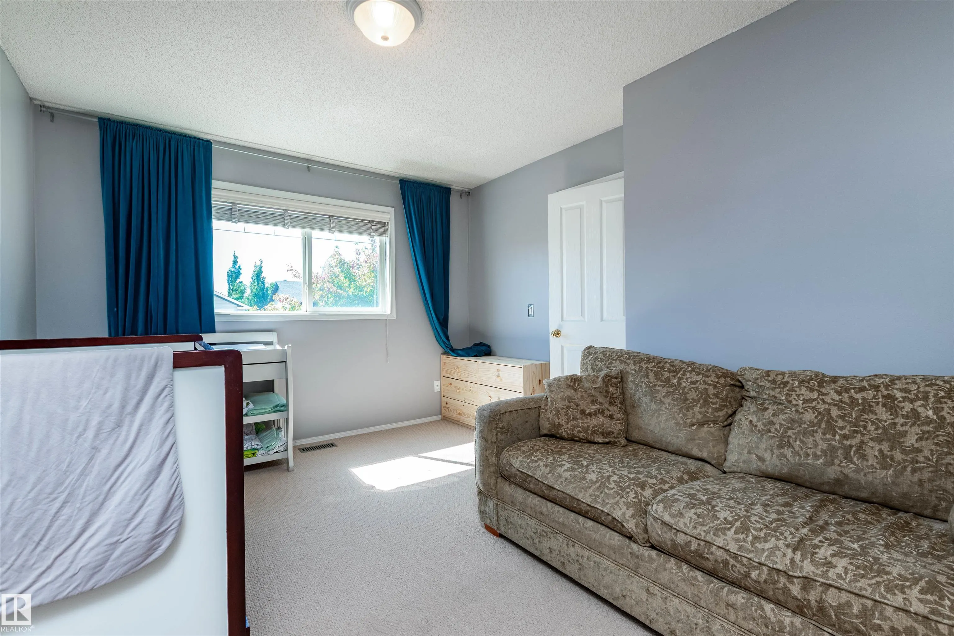 5 CARLYLE Crescent
