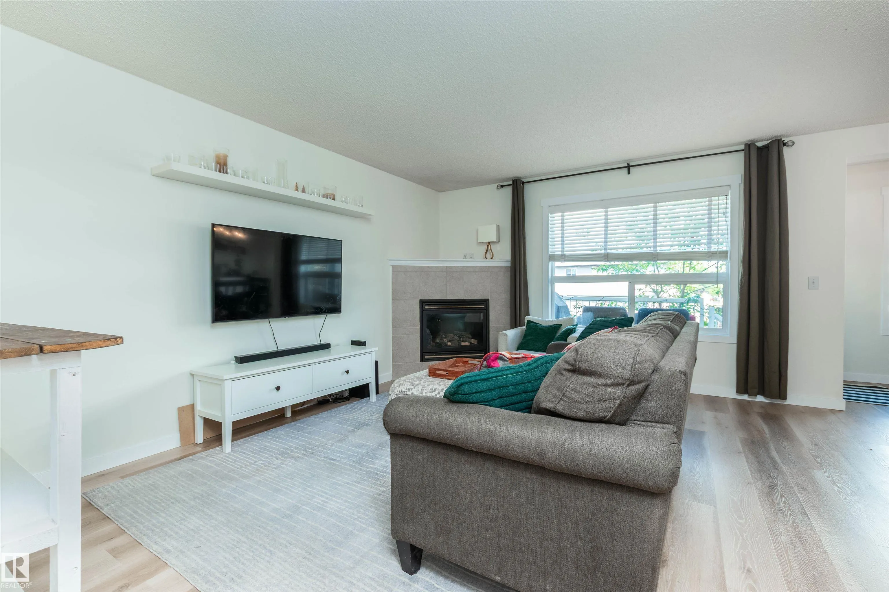 5 CARLYLE Crescent