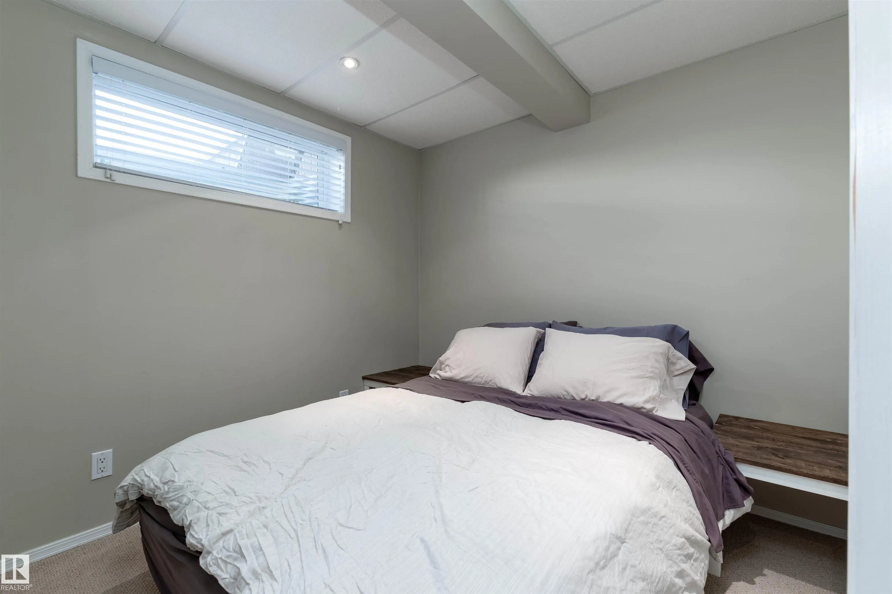 5 CARLYLE Crescent