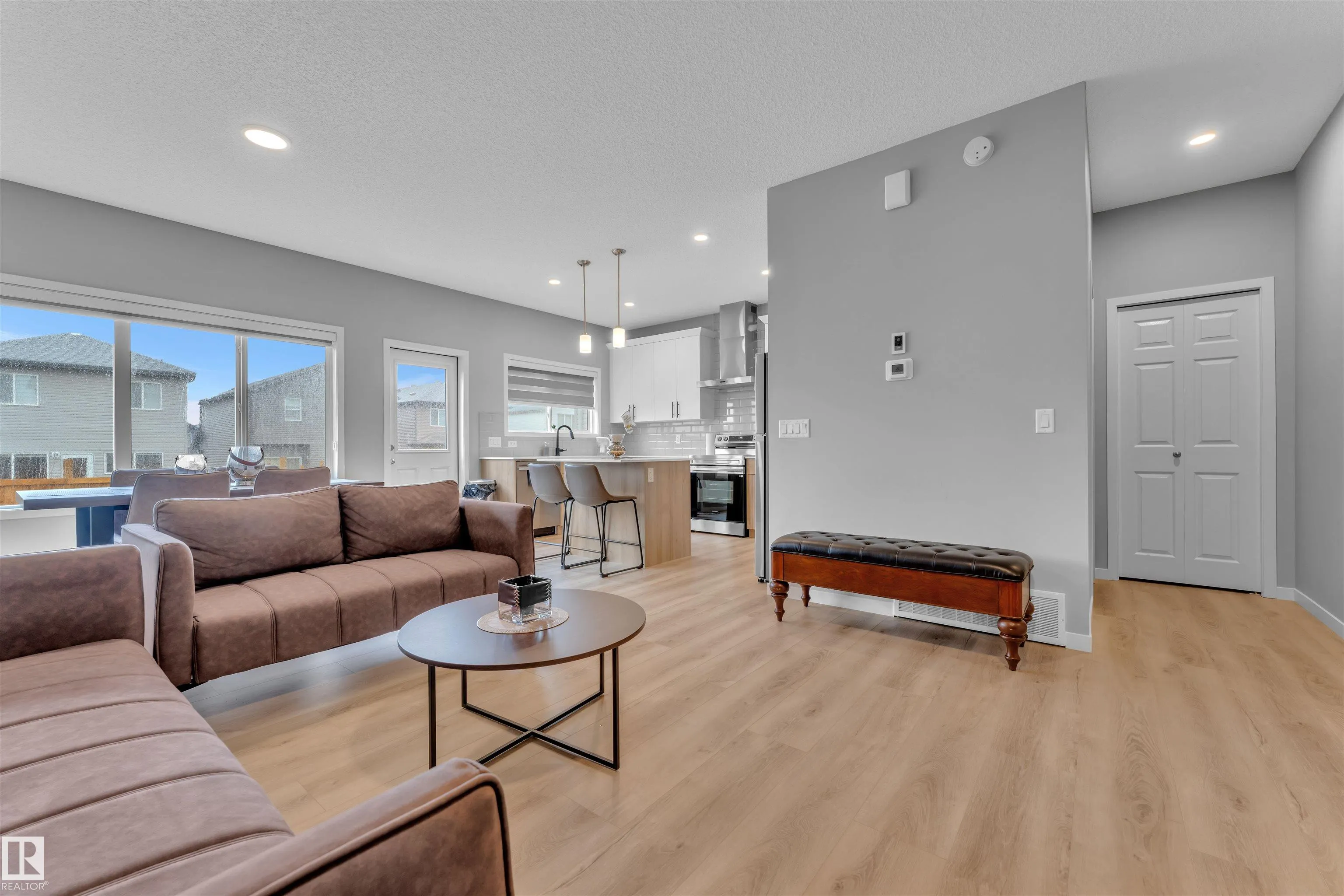 8880 CARSON Way