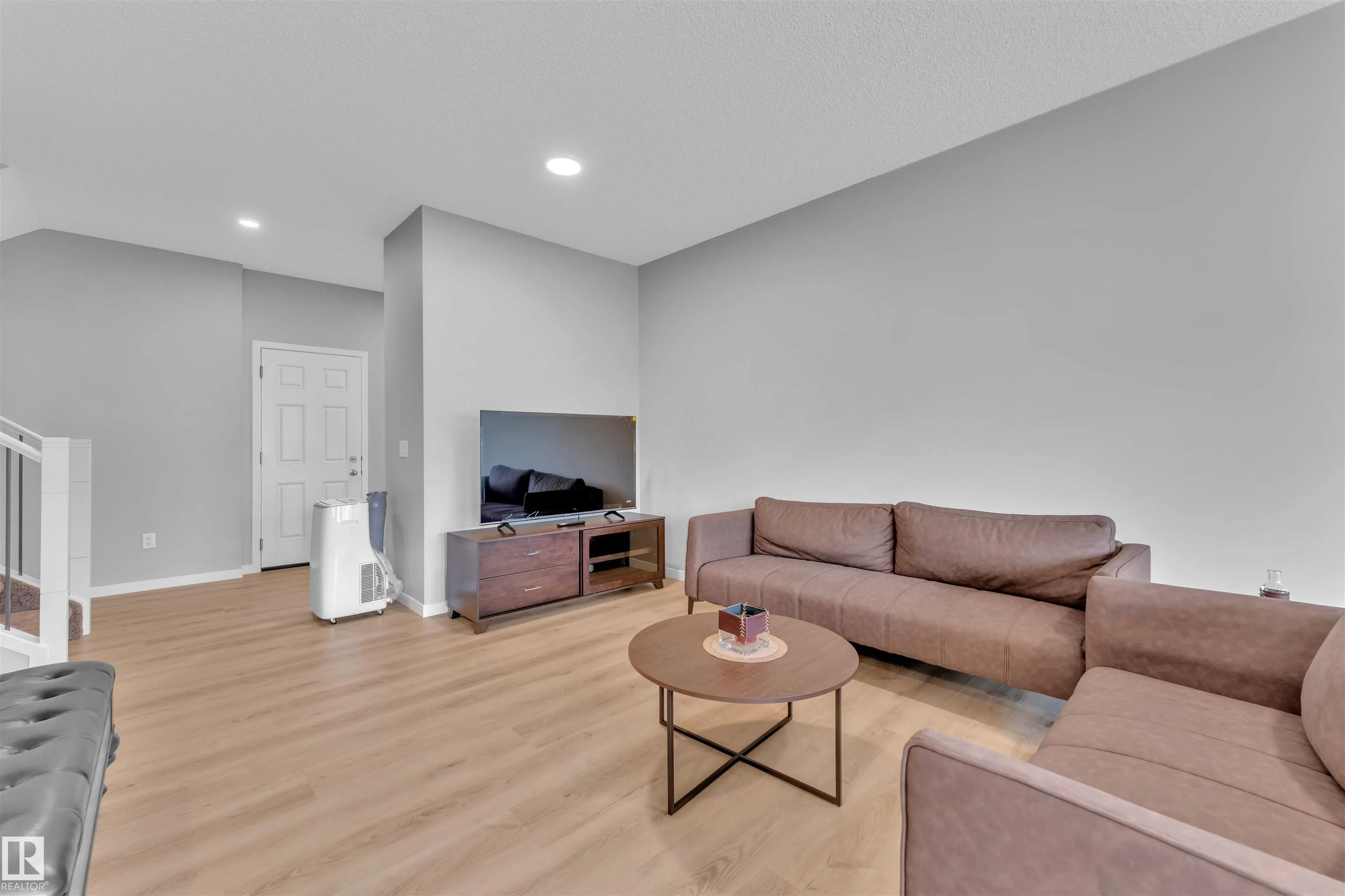 8880 CARSON Way