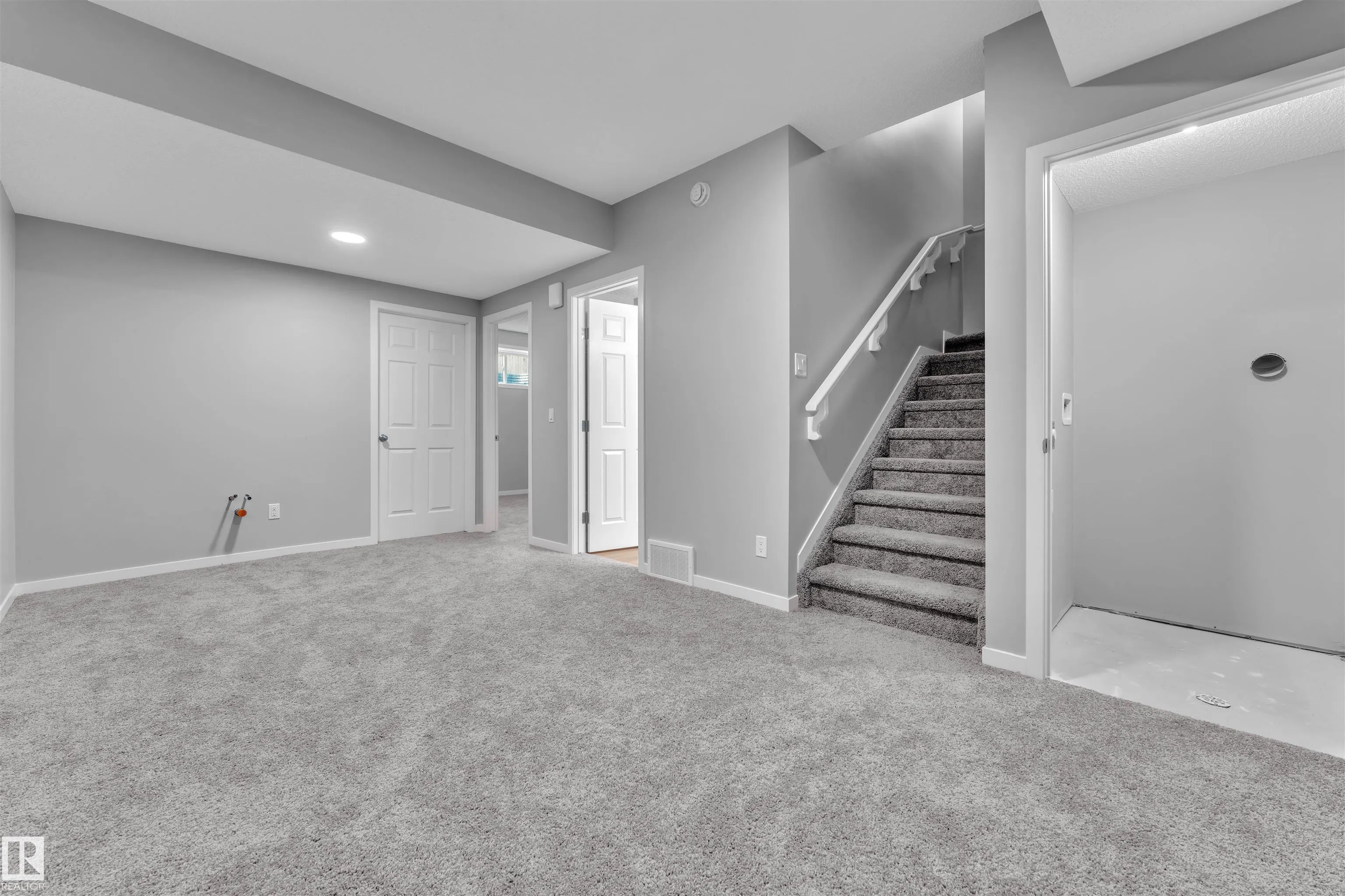 8880 CARSON Way
