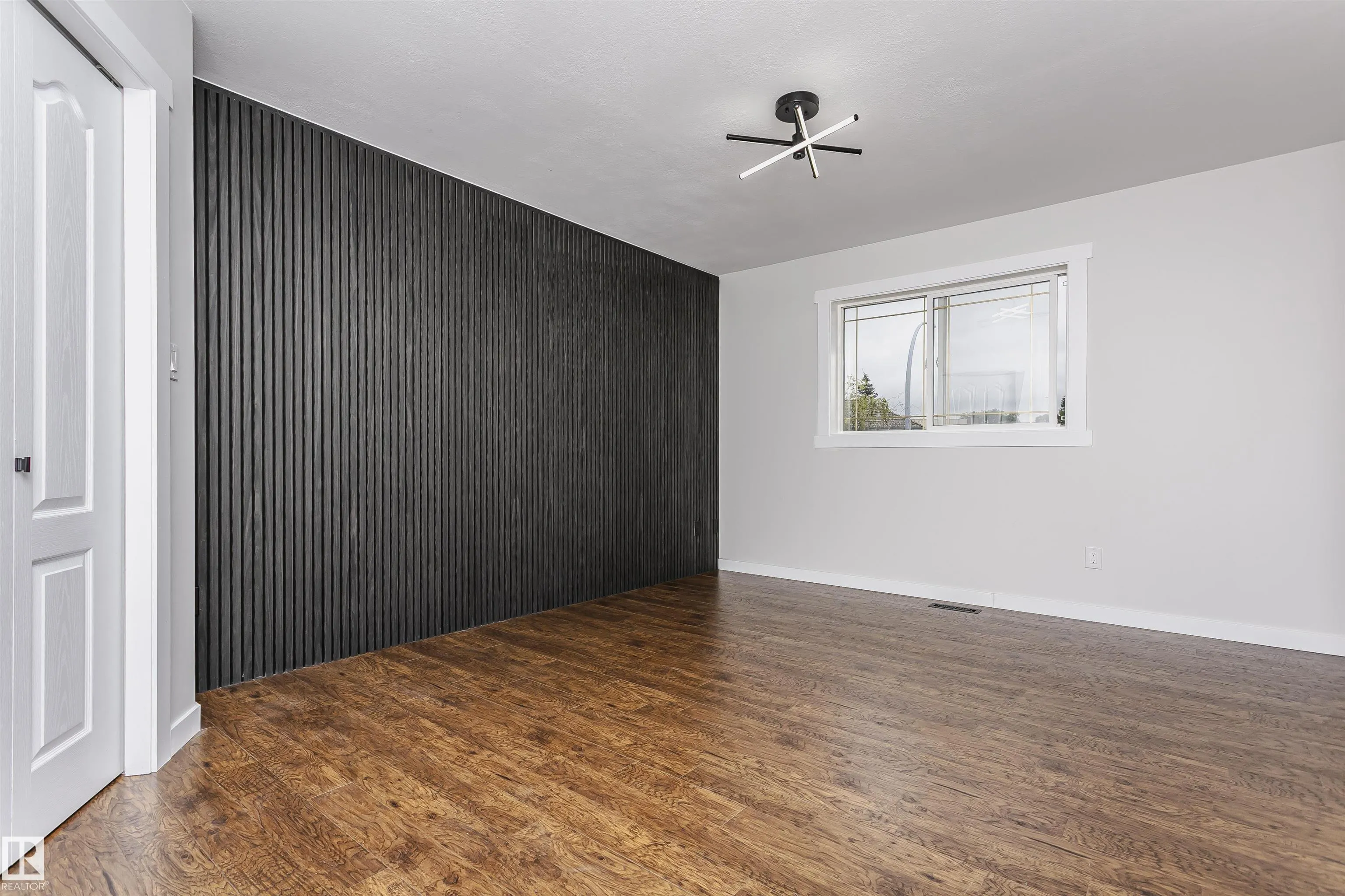 916 NORMANDY Drive