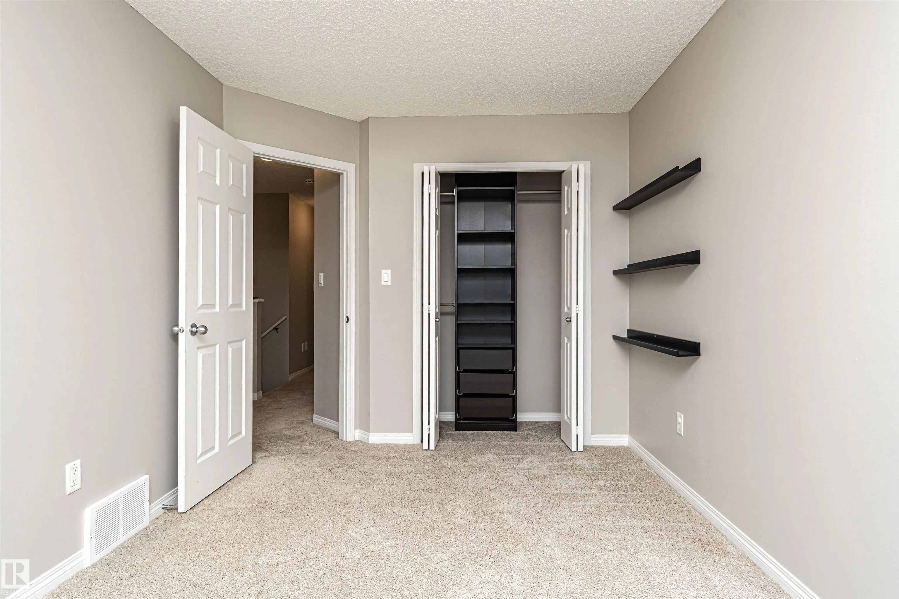 1642 CHAPMAN Way