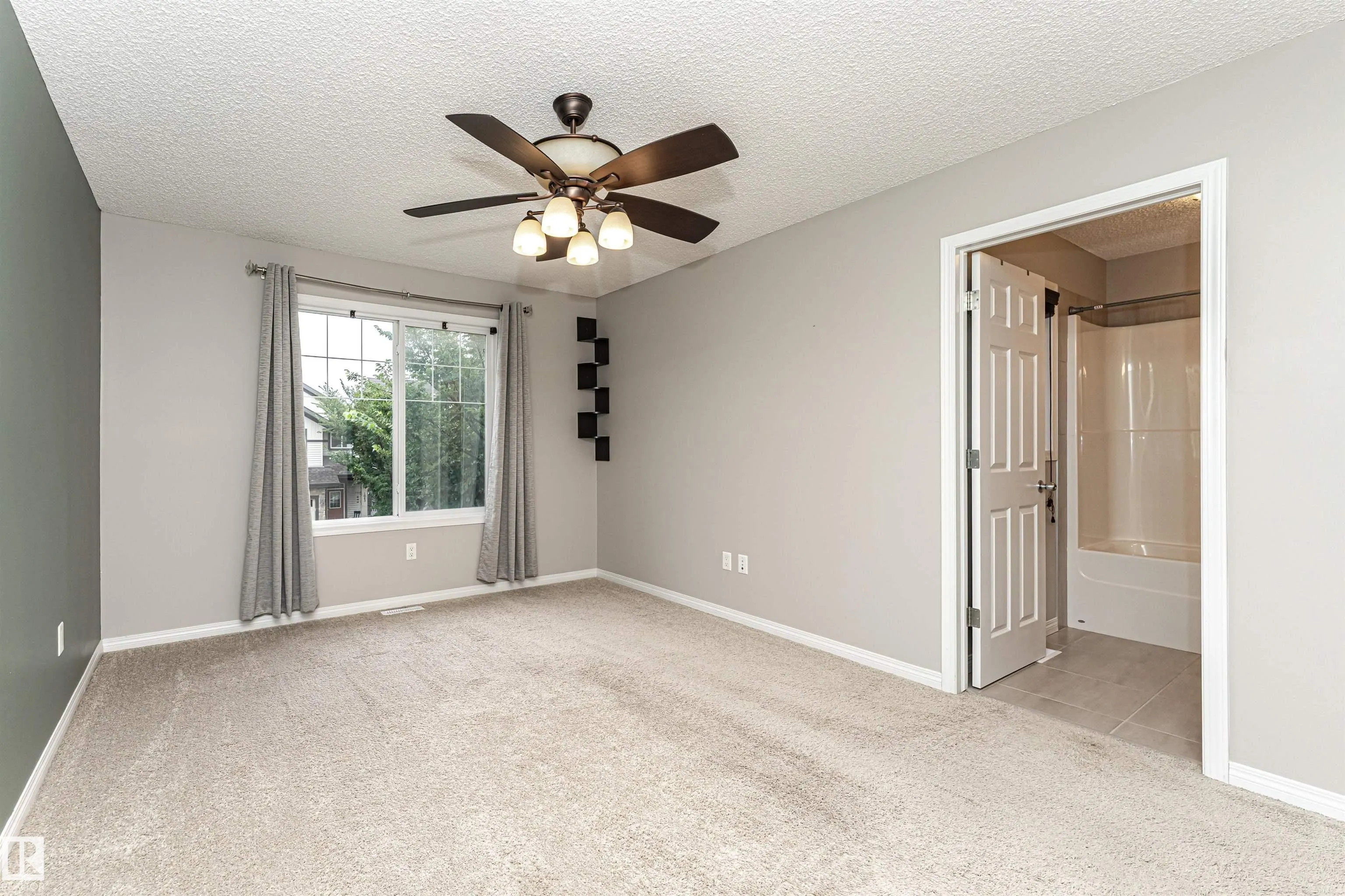1642 CHAPMAN Way