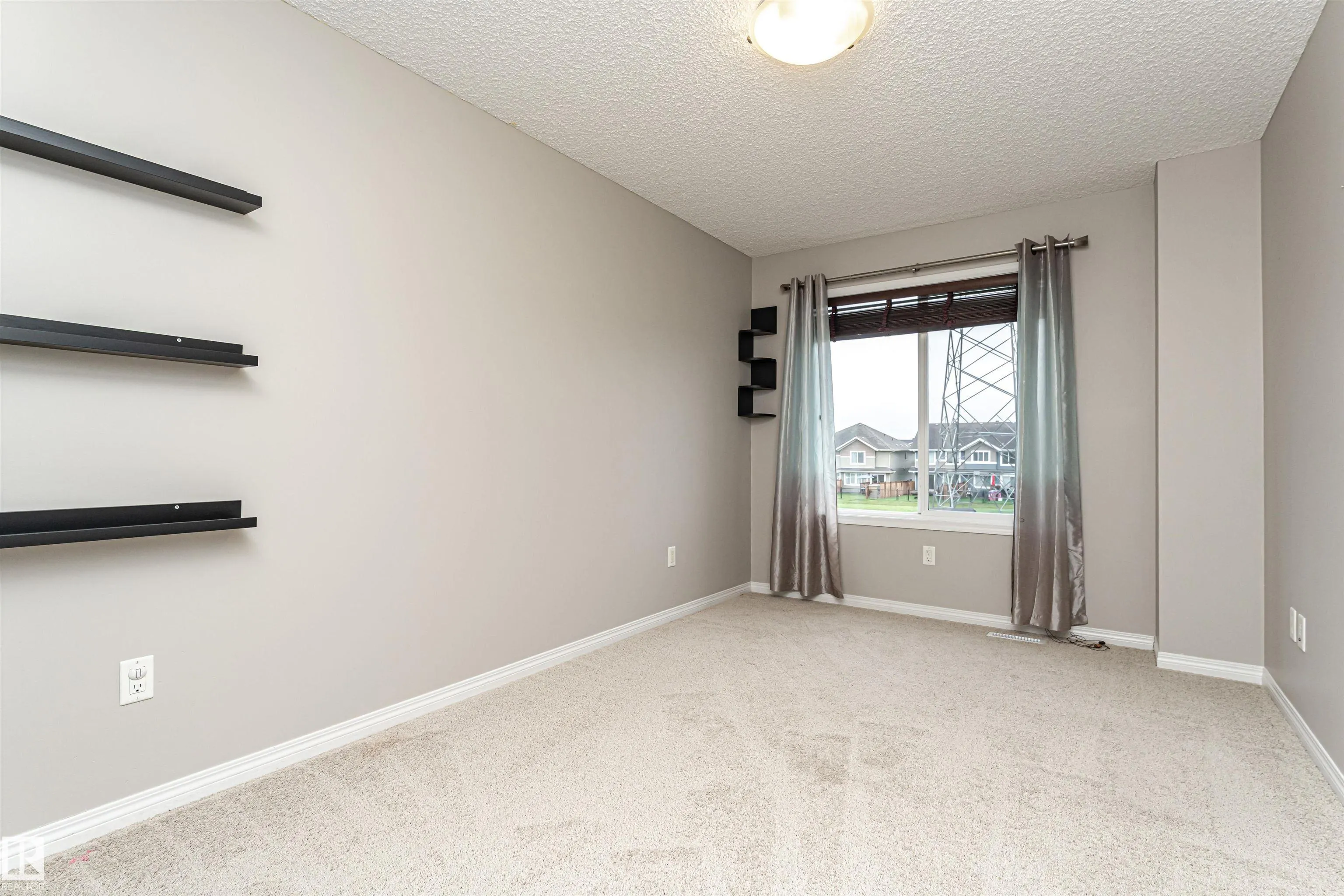 1642 CHAPMAN Way
