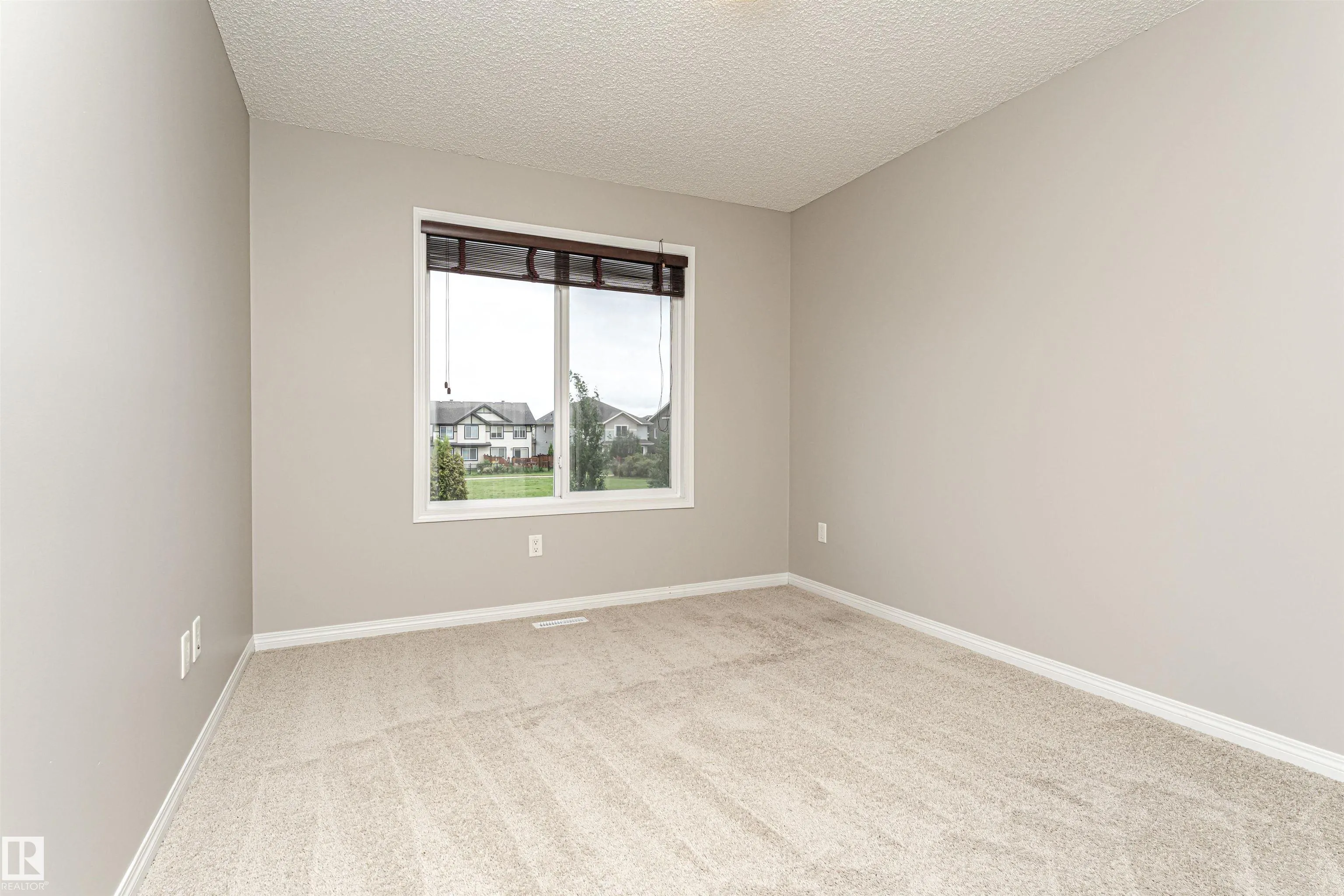 1642 CHAPMAN Way