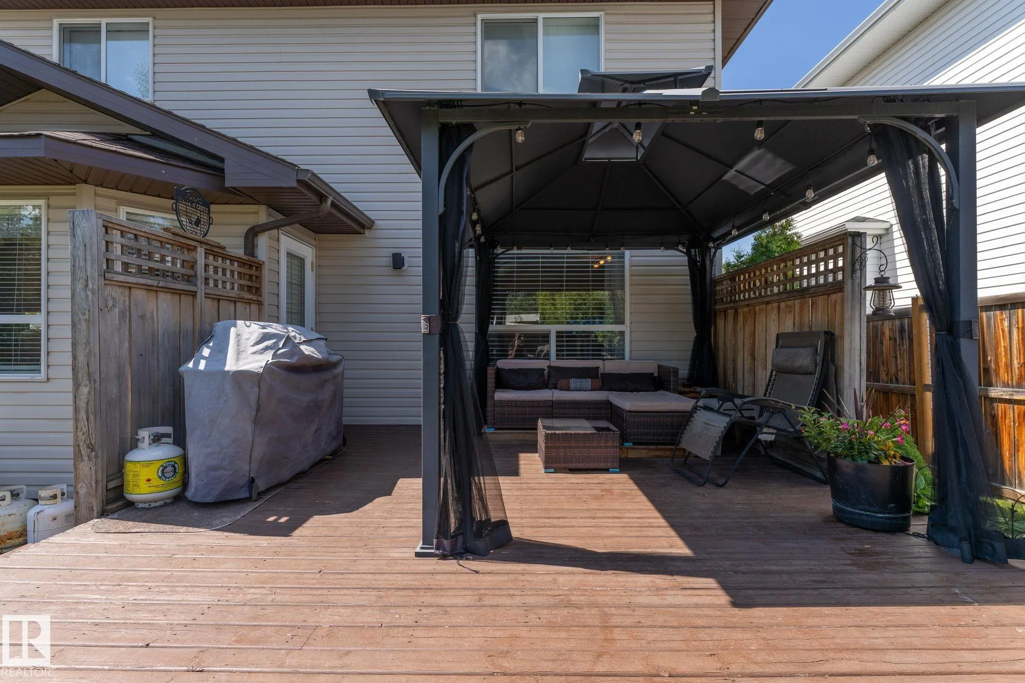 26 WOODBEND Way