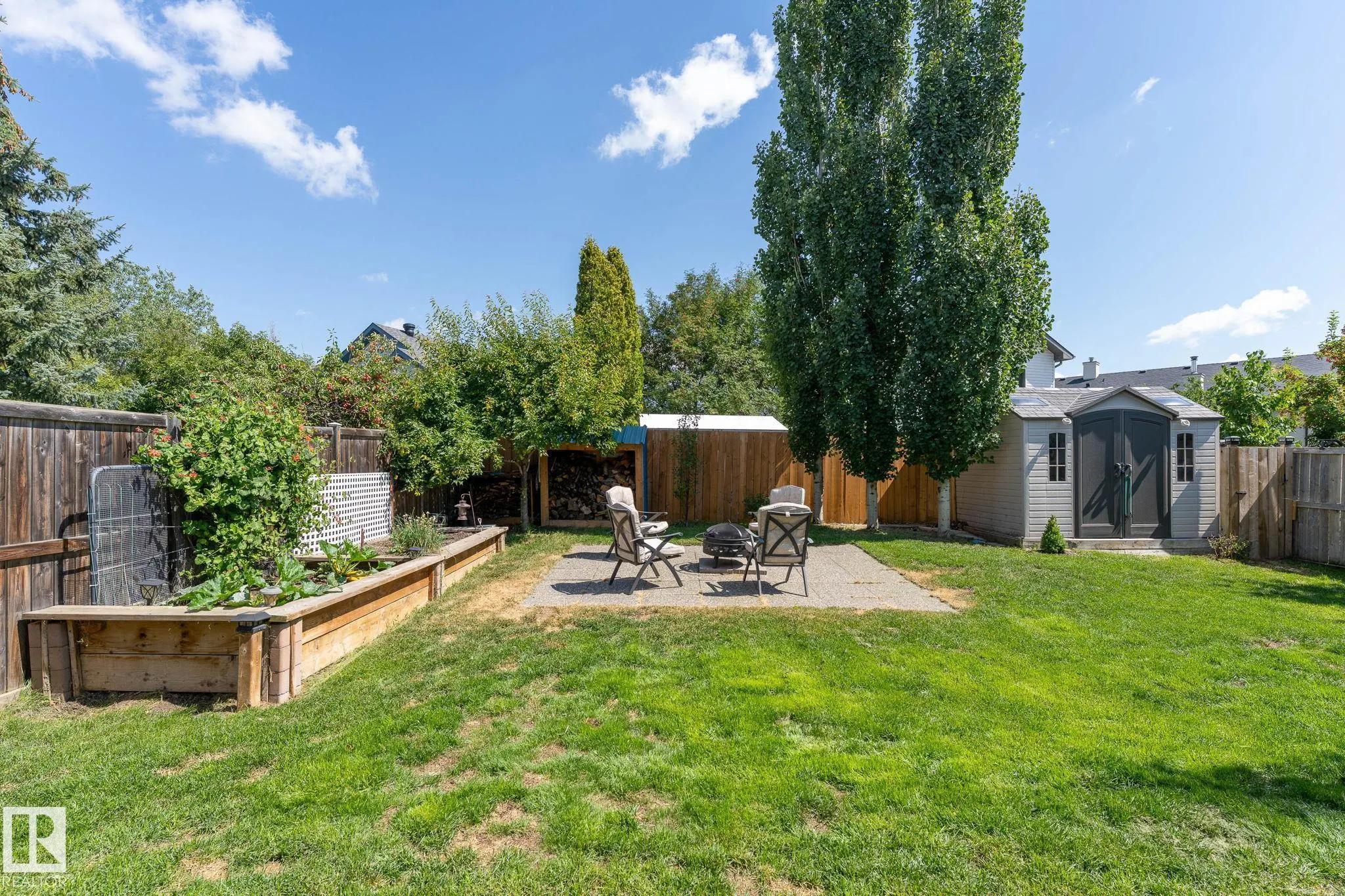 26 WOODBEND Way