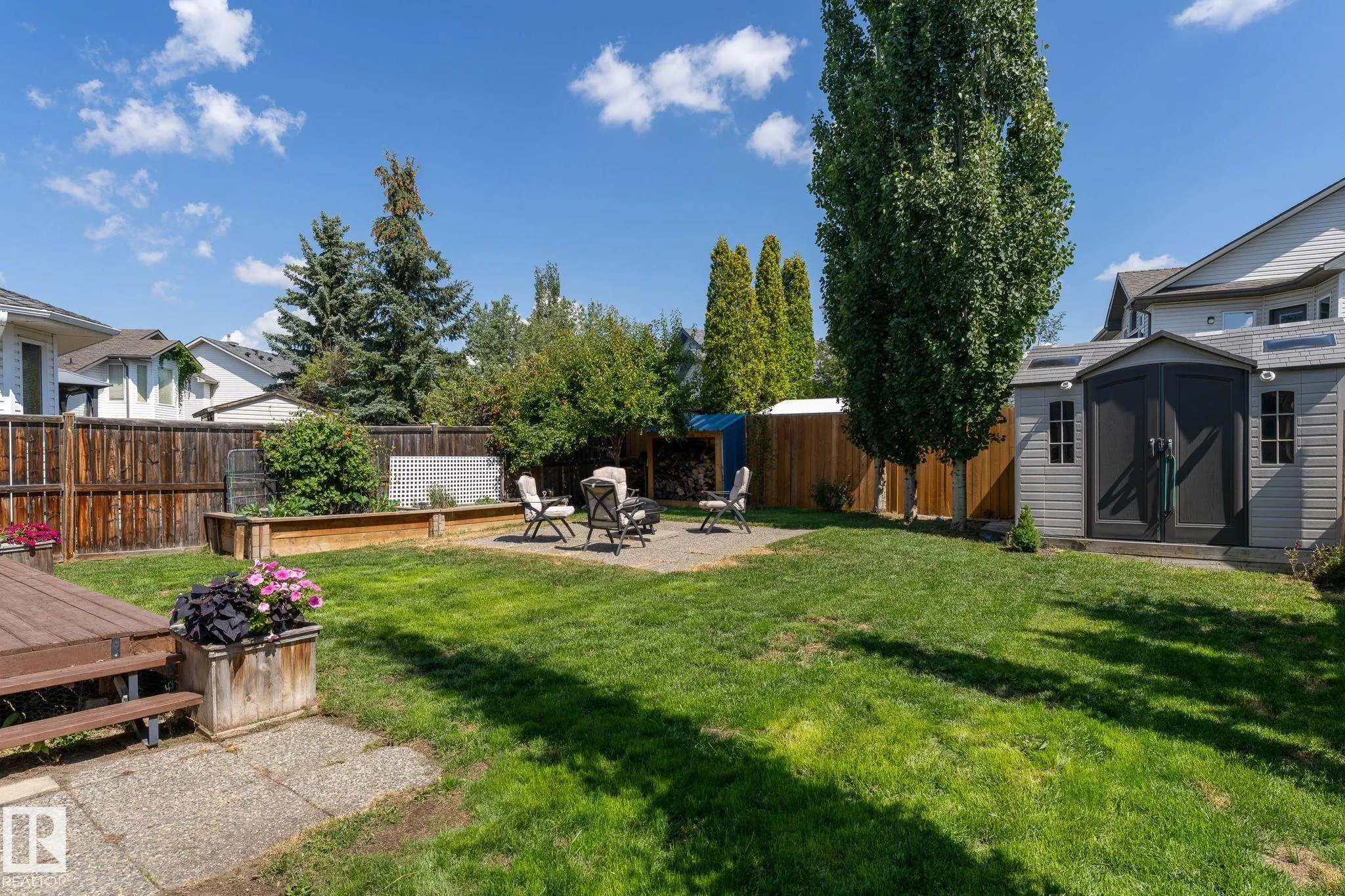 26 WOODBEND Way