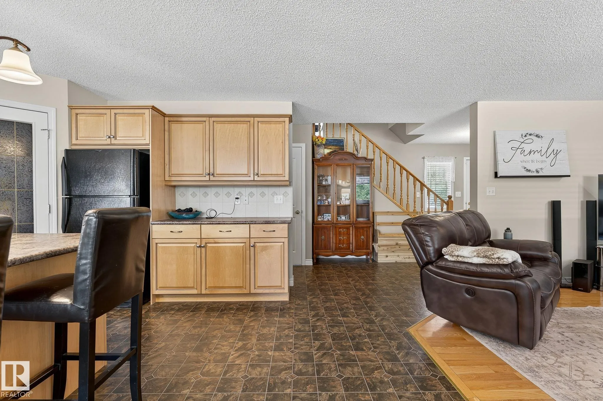 26 WOODBEND Way
