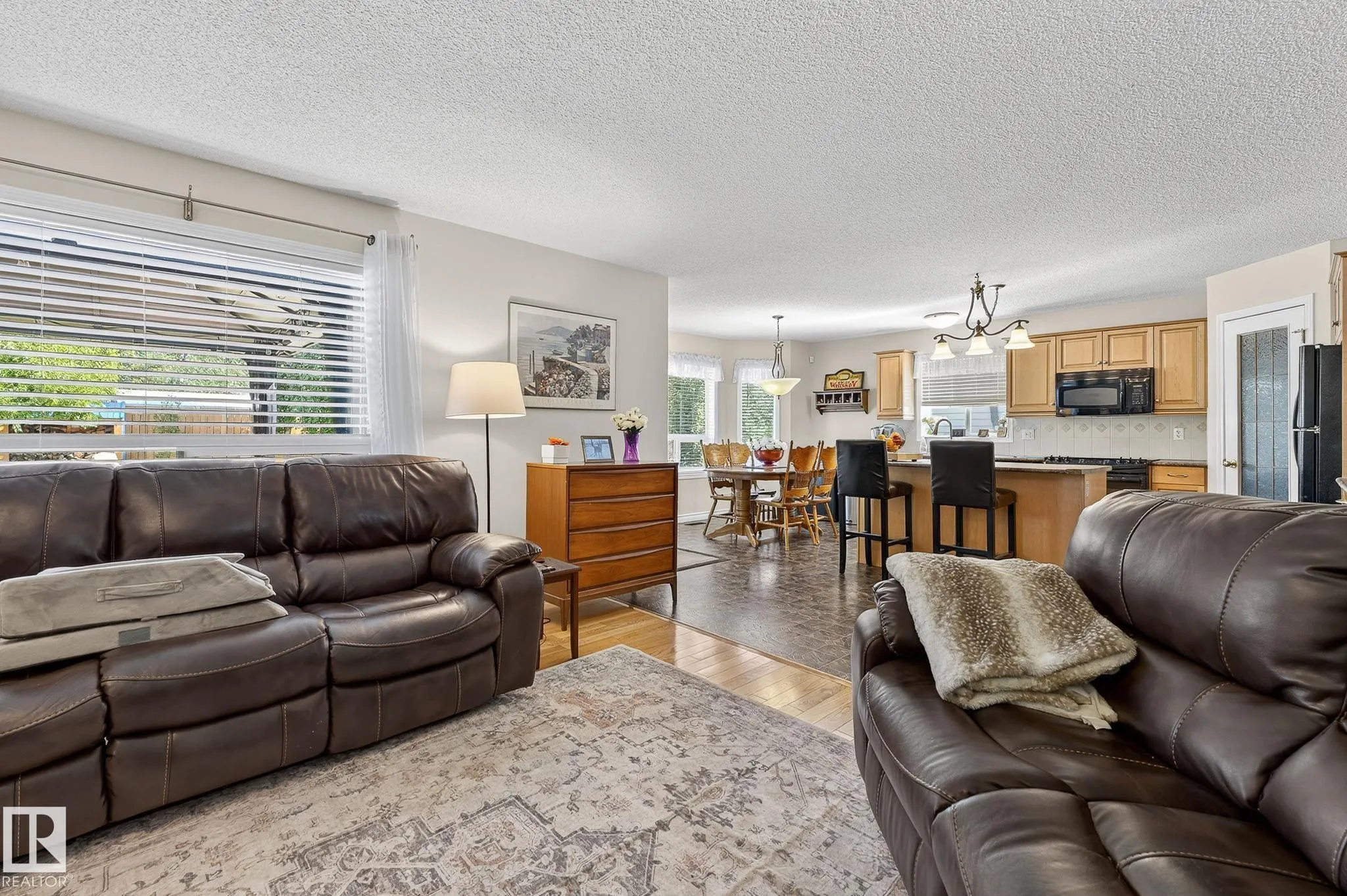 26 WOODBEND Way
