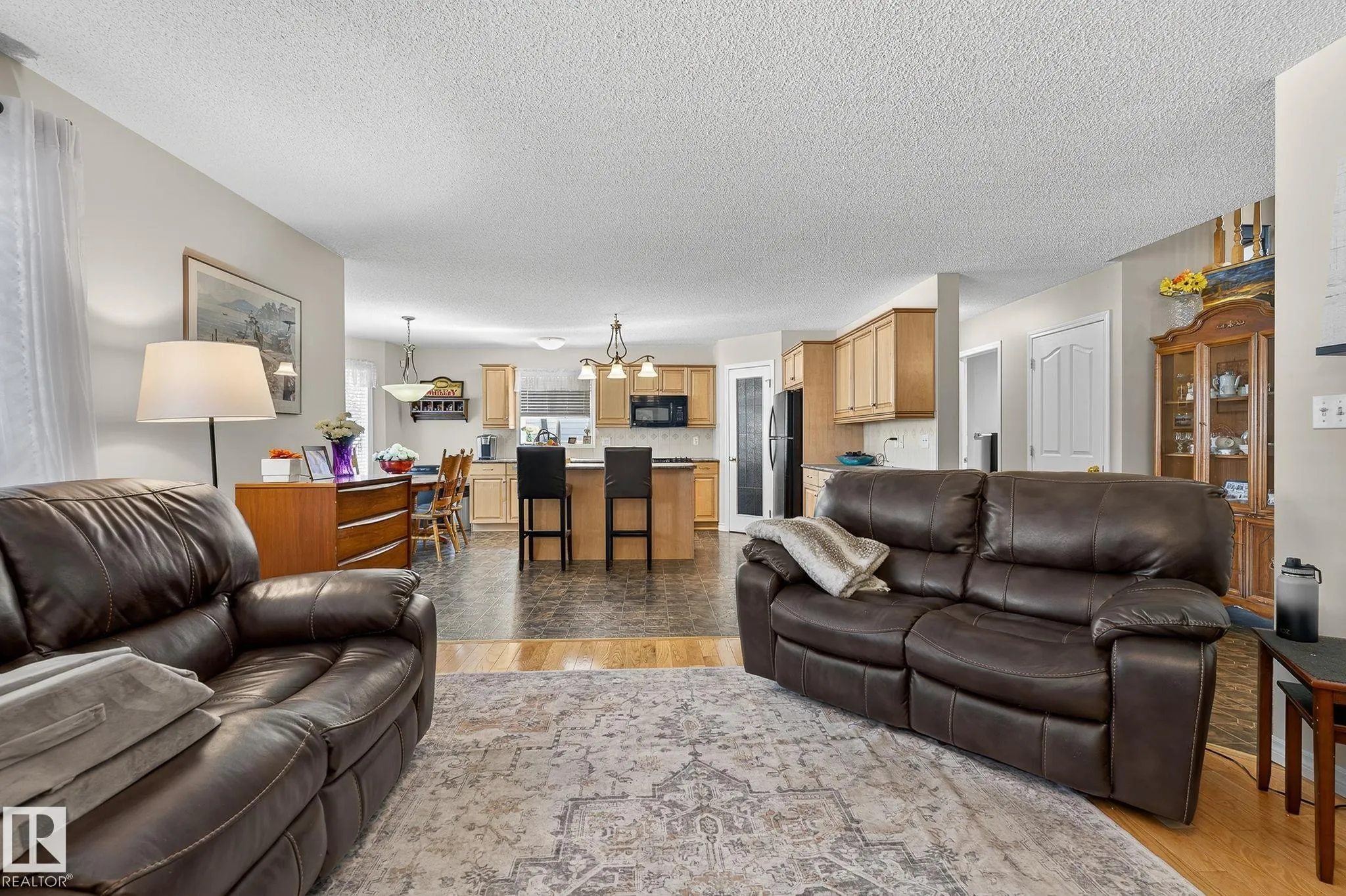 26 WOODBEND Way