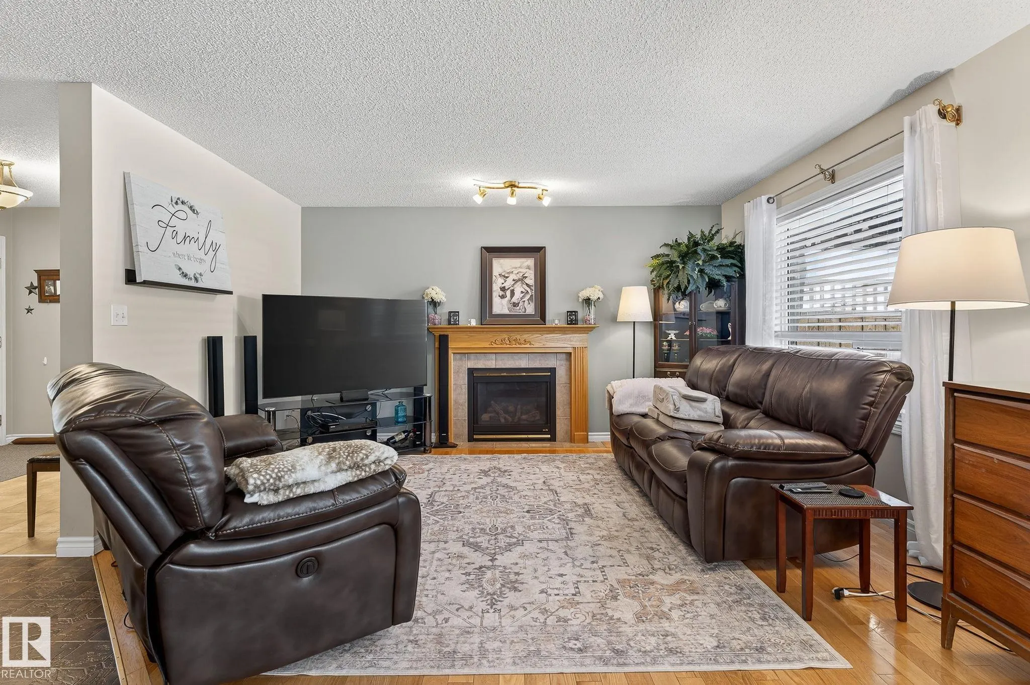 26 WOODBEND Way