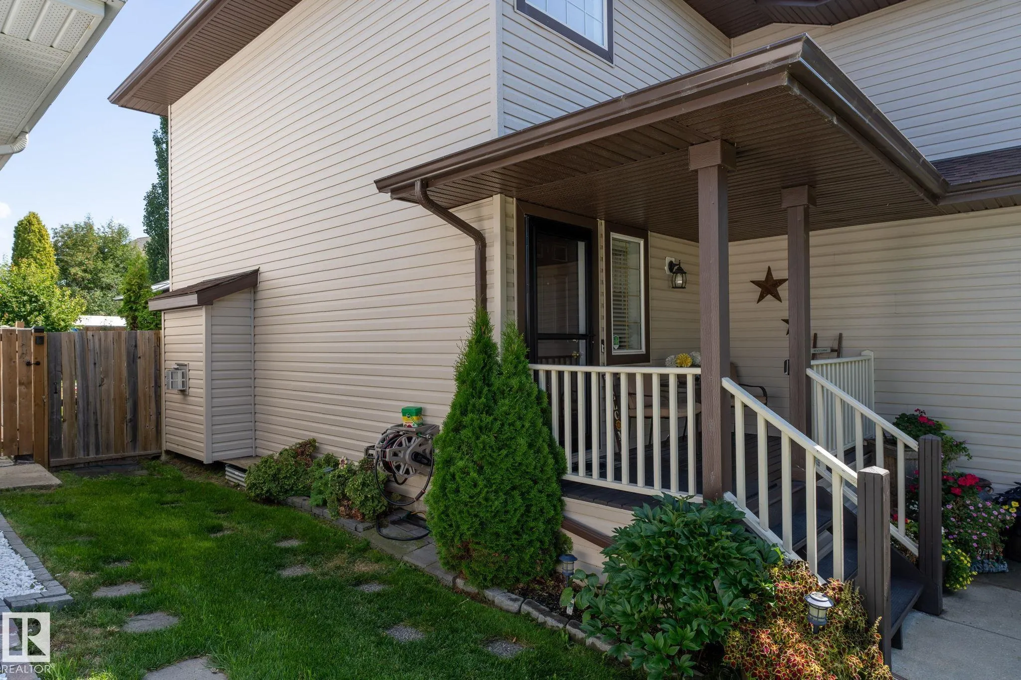 26 WOODBEND Way