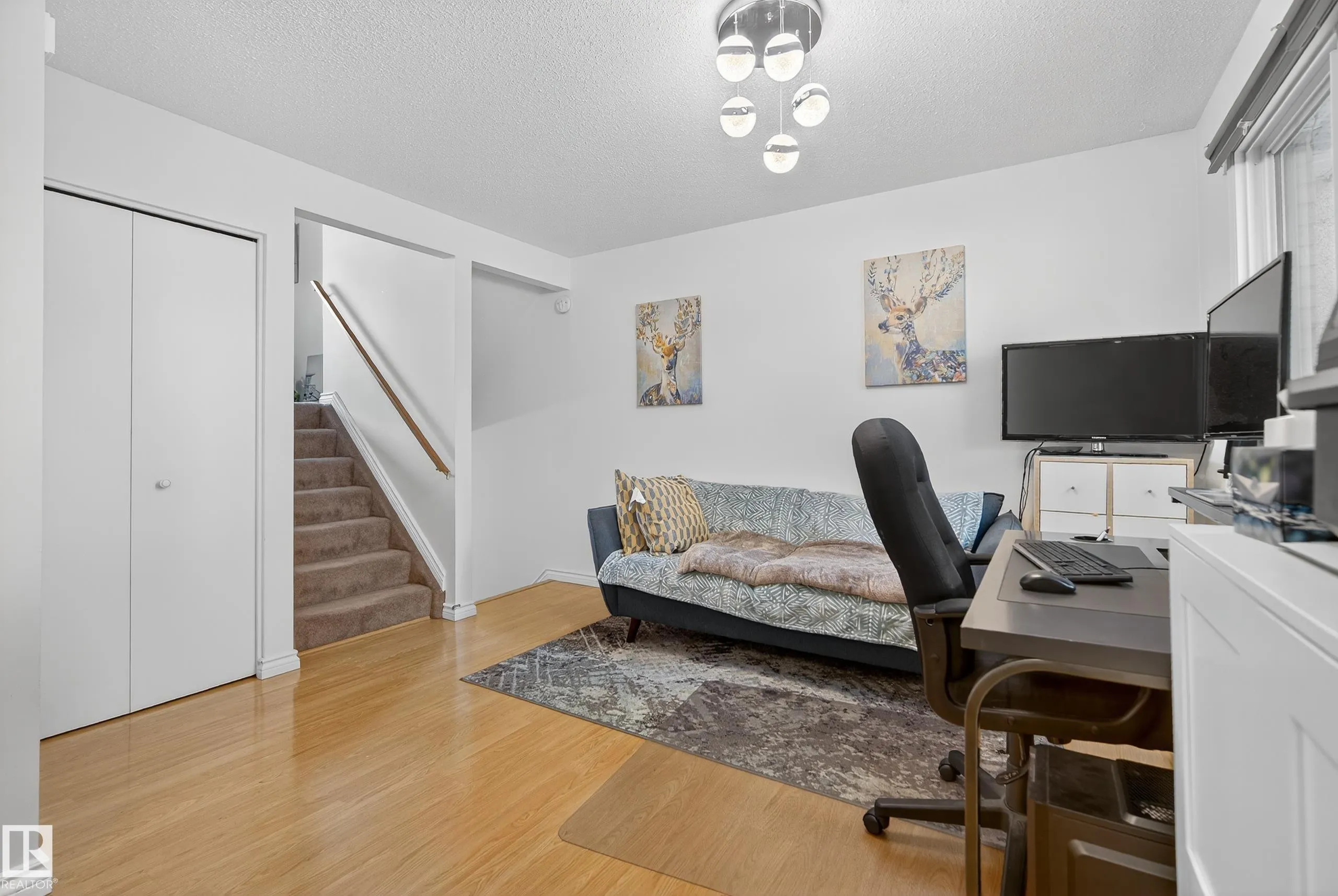 77 GRANDIN Village