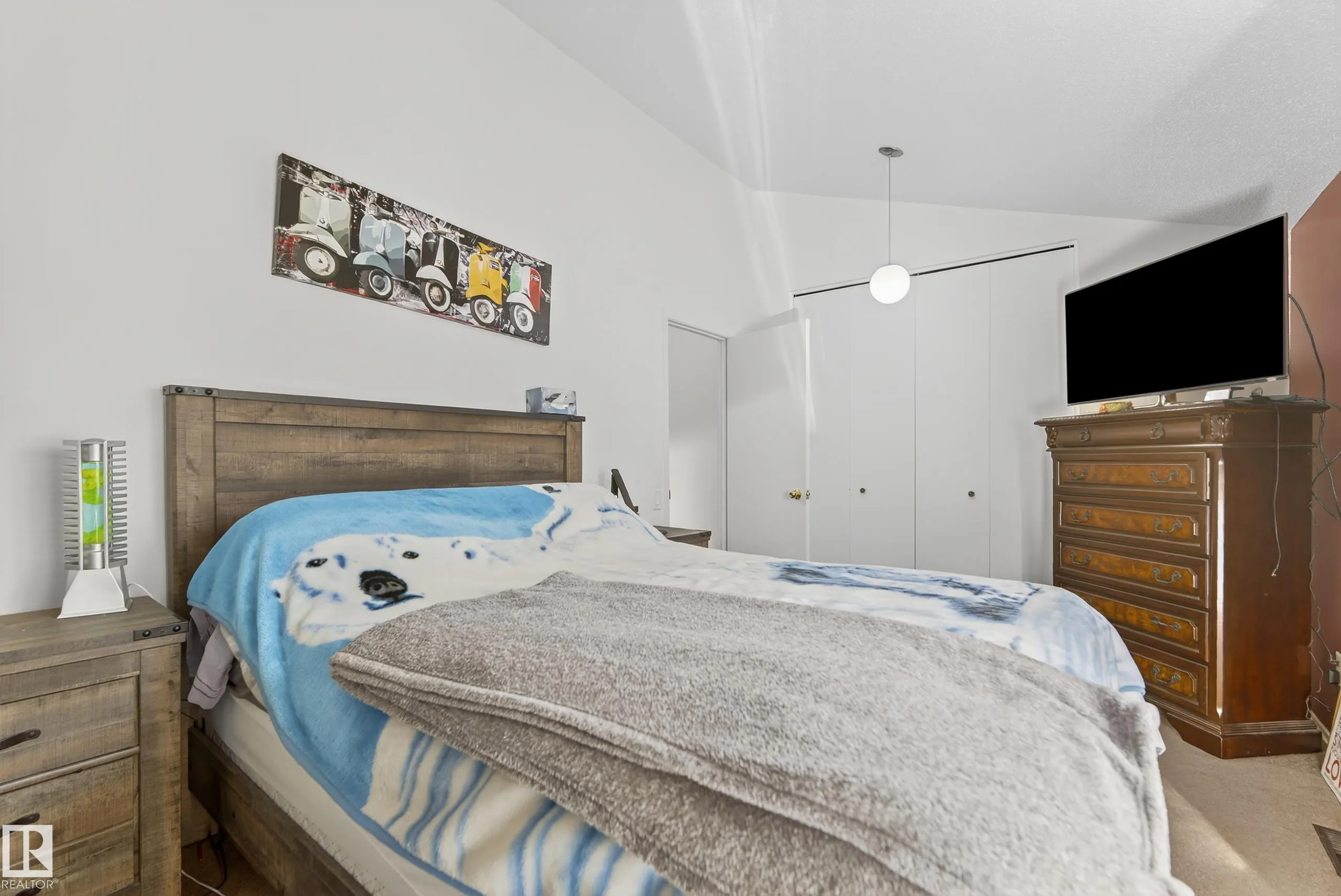 77 GRANDIN Village