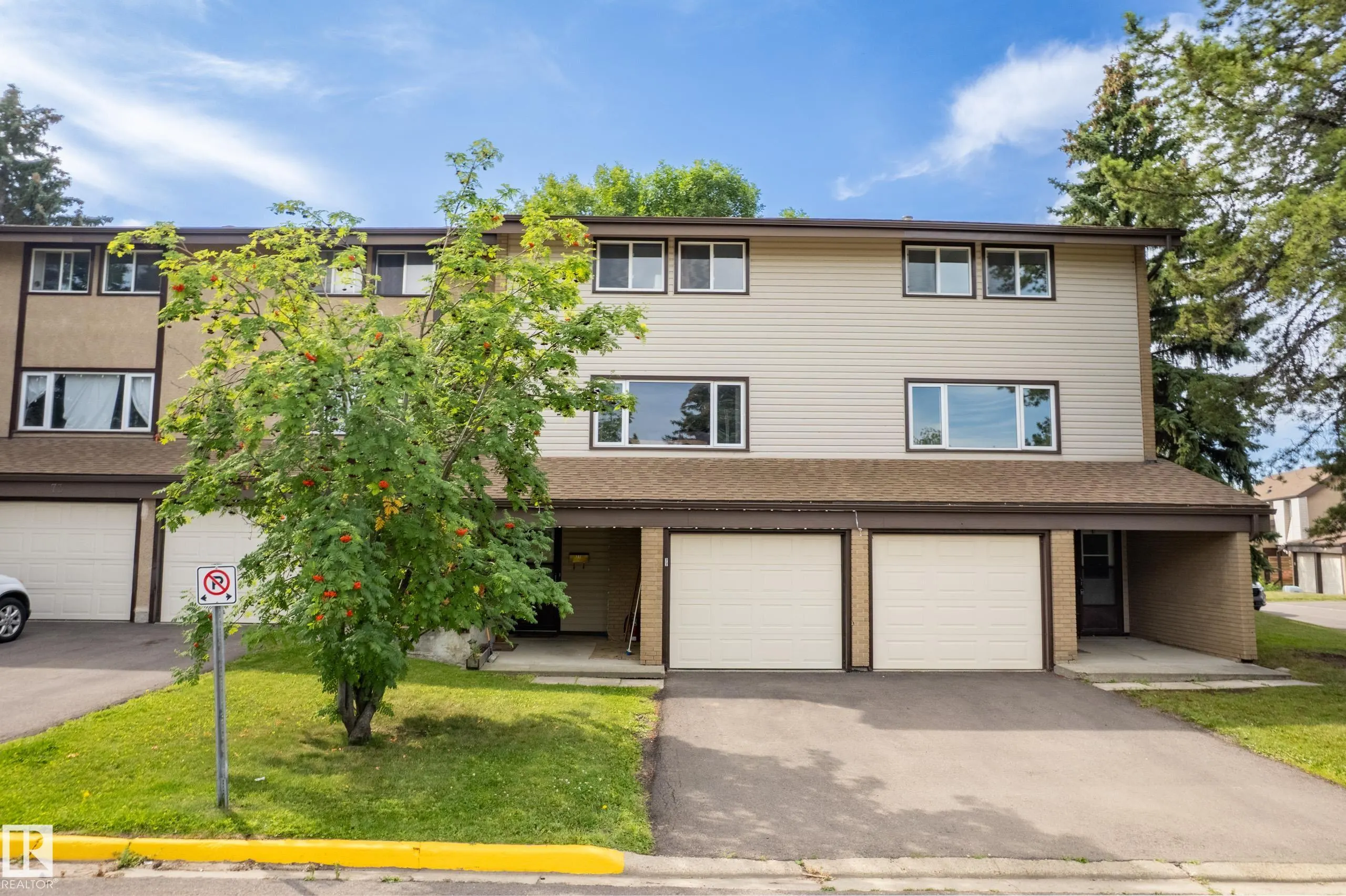 77 GRANDIN Village