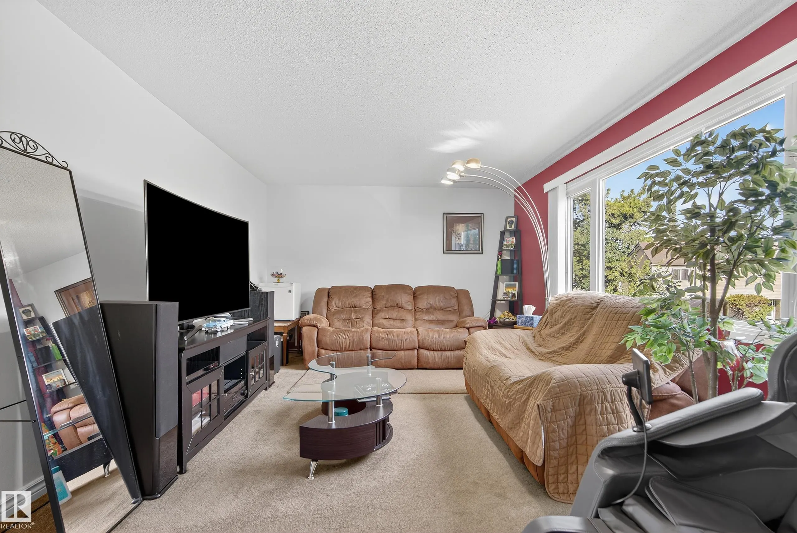 77 GRANDIN Village