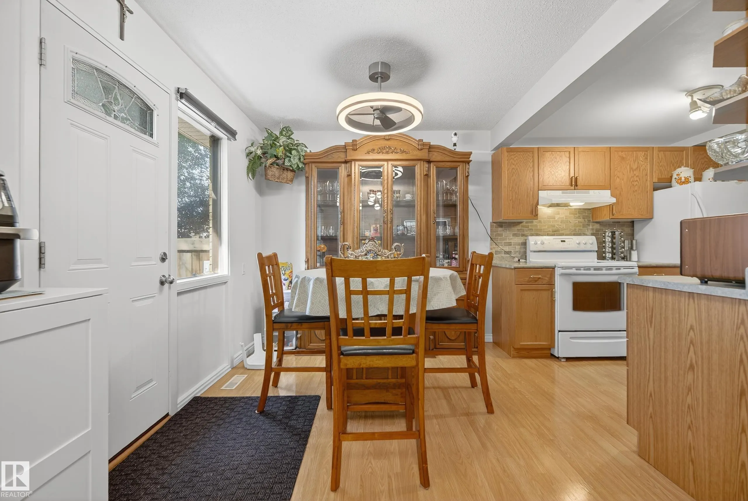 77 GRANDIN Village