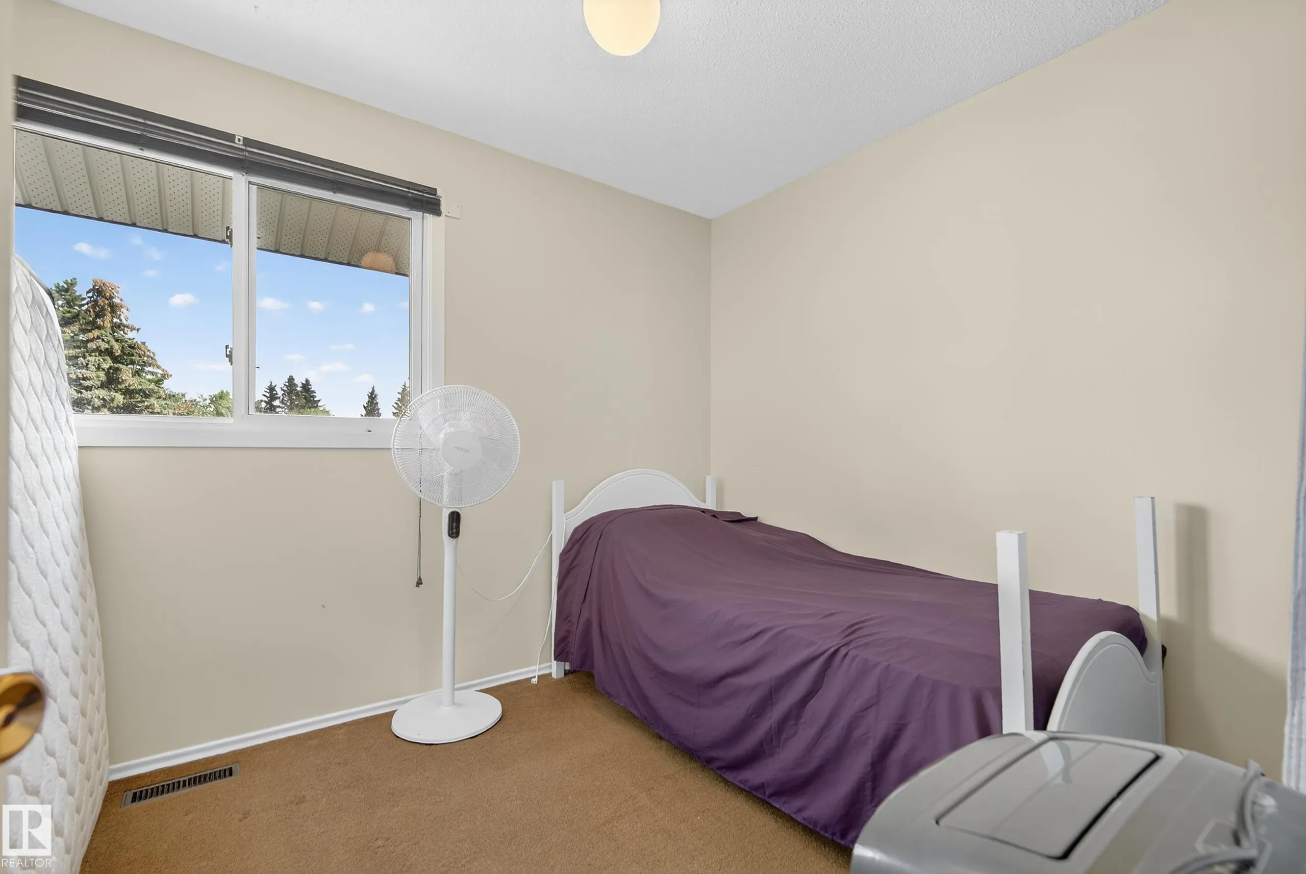 77 GRANDIN Village