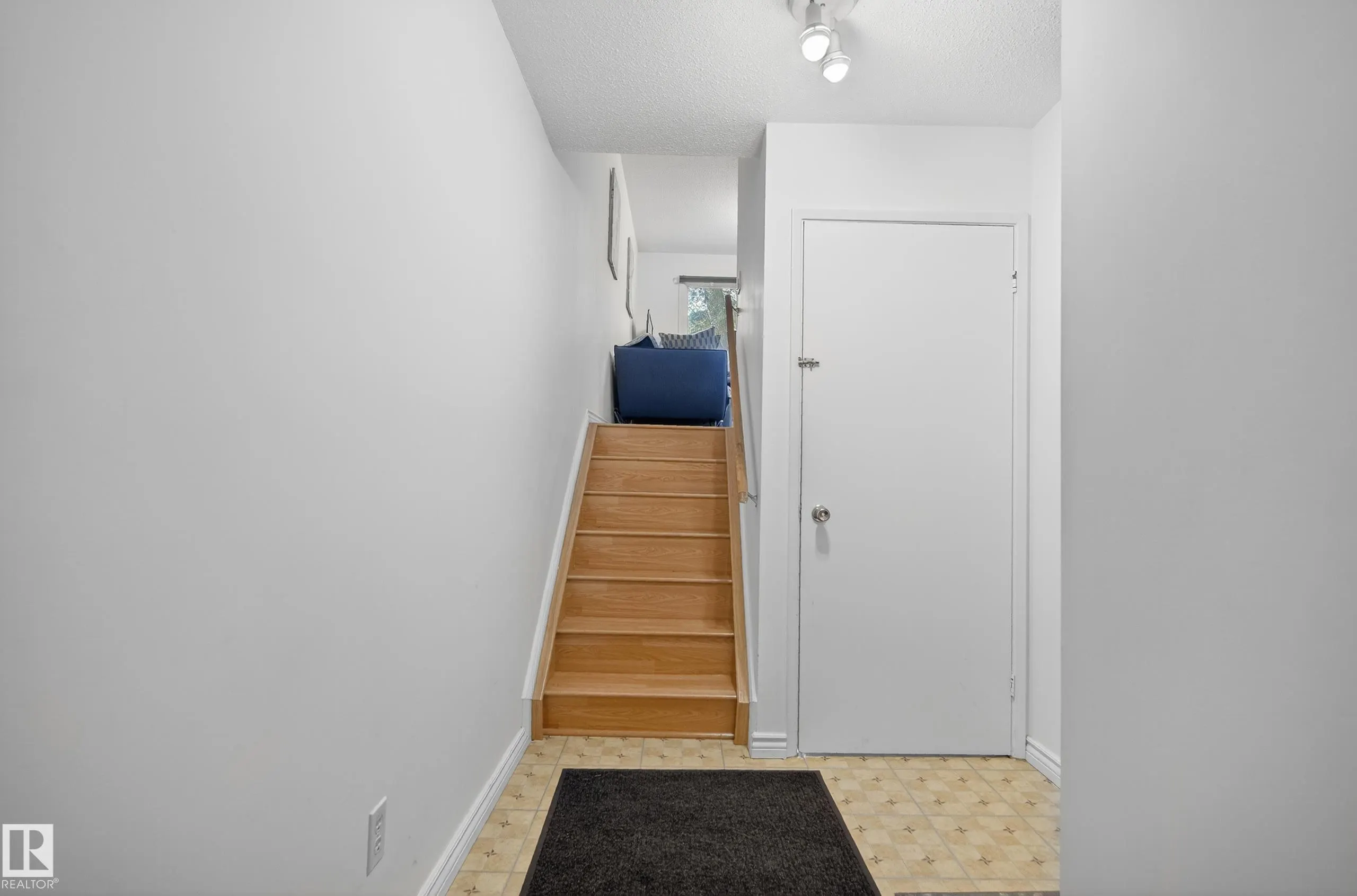 77 GRANDIN Village