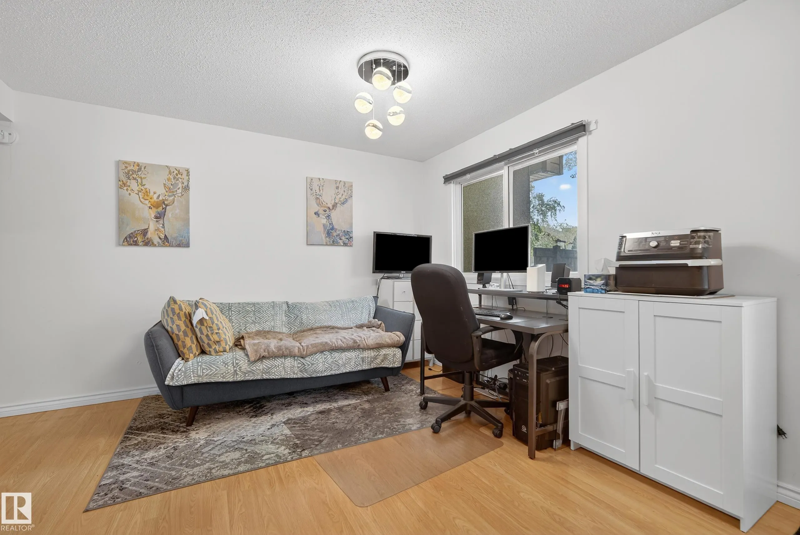 77 GRANDIN Village