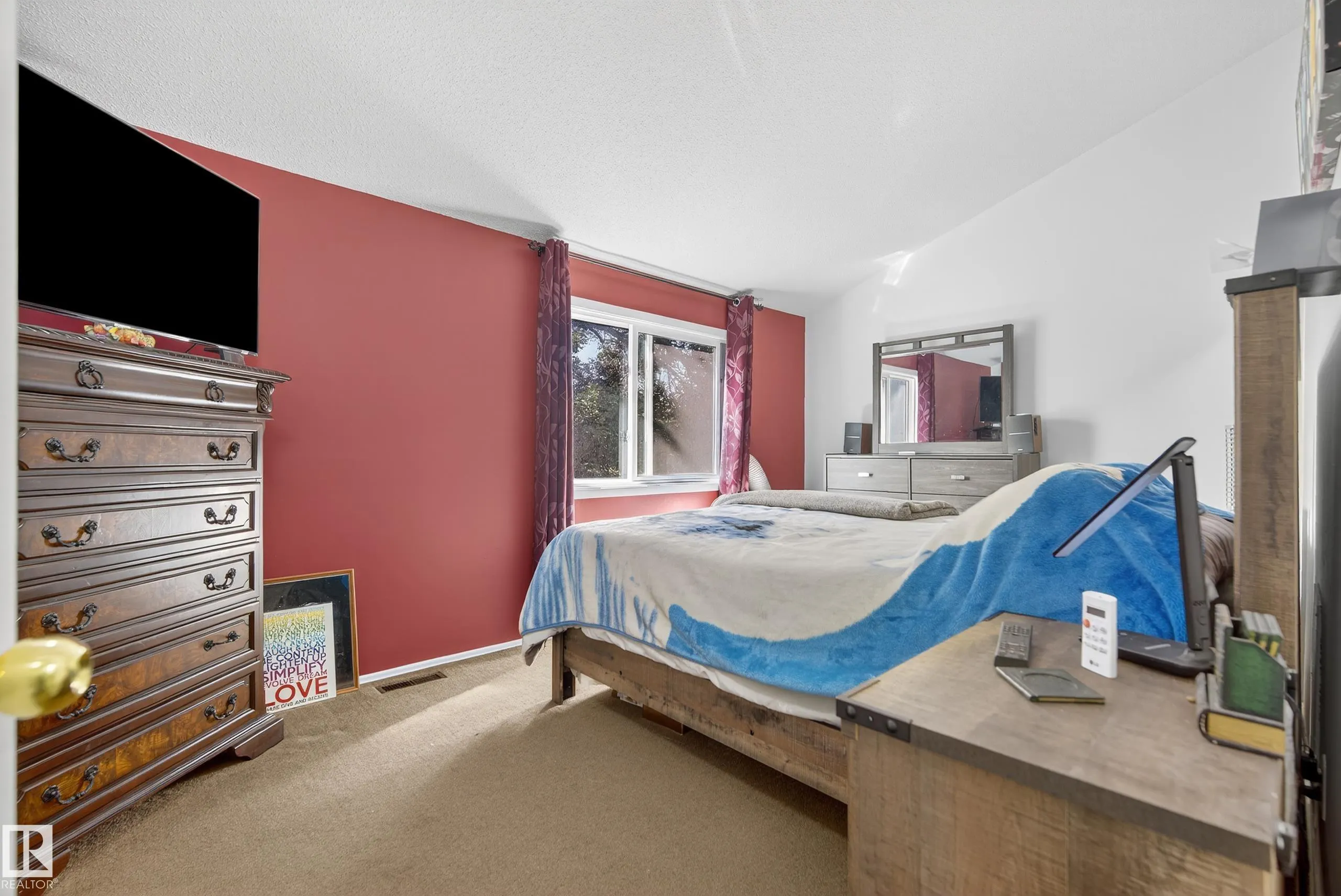 77 GRANDIN Village