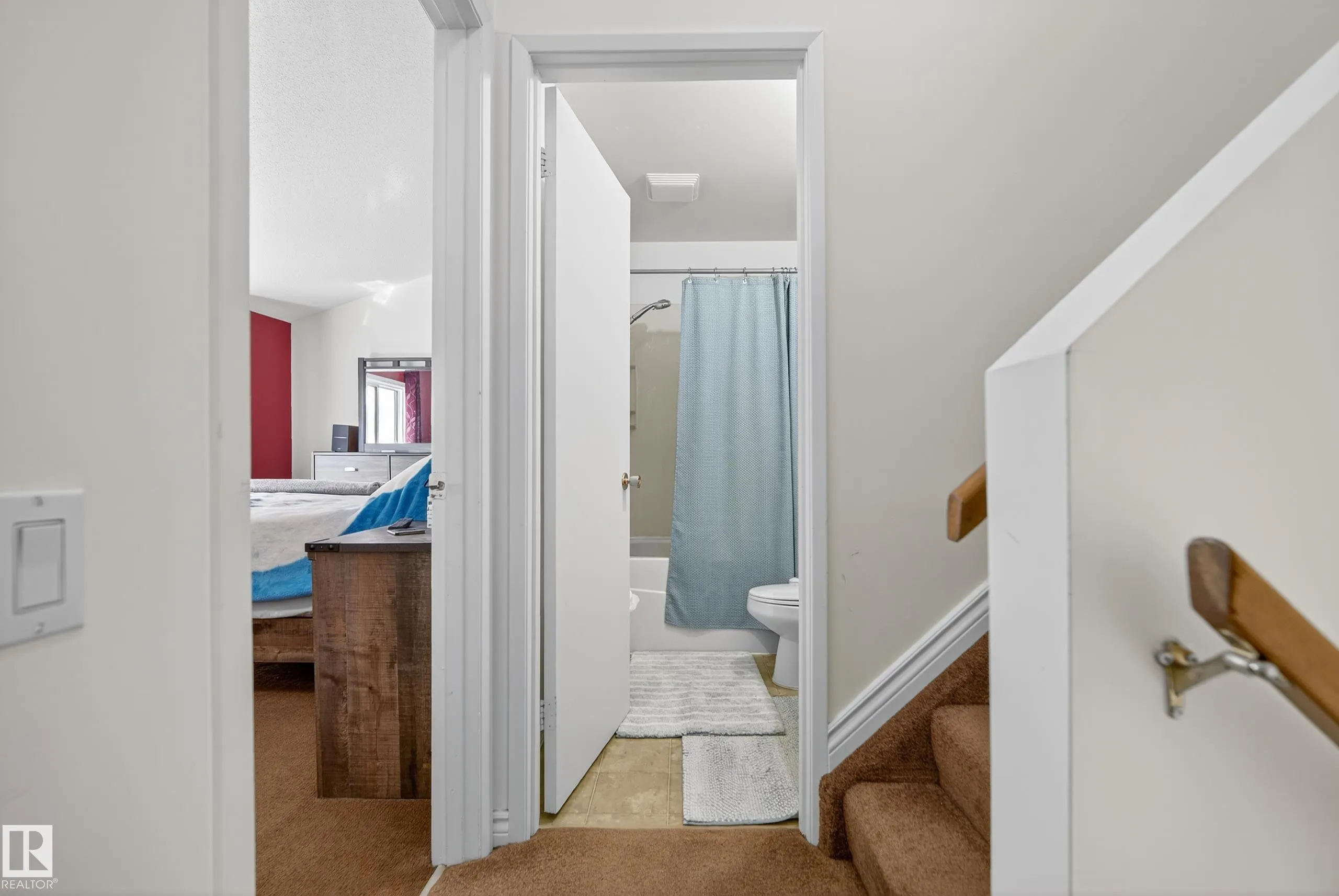 77 GRANDIN Village