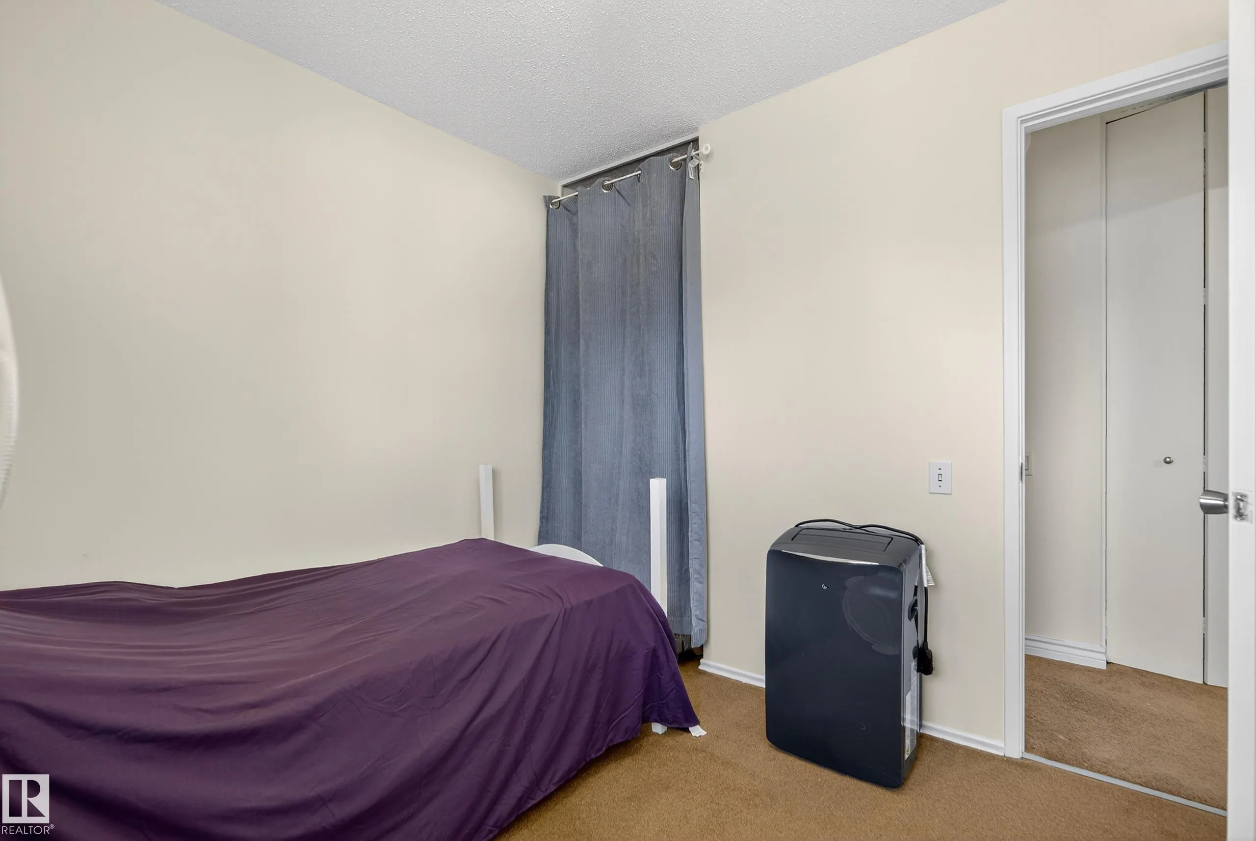 77 GRANDIN Village