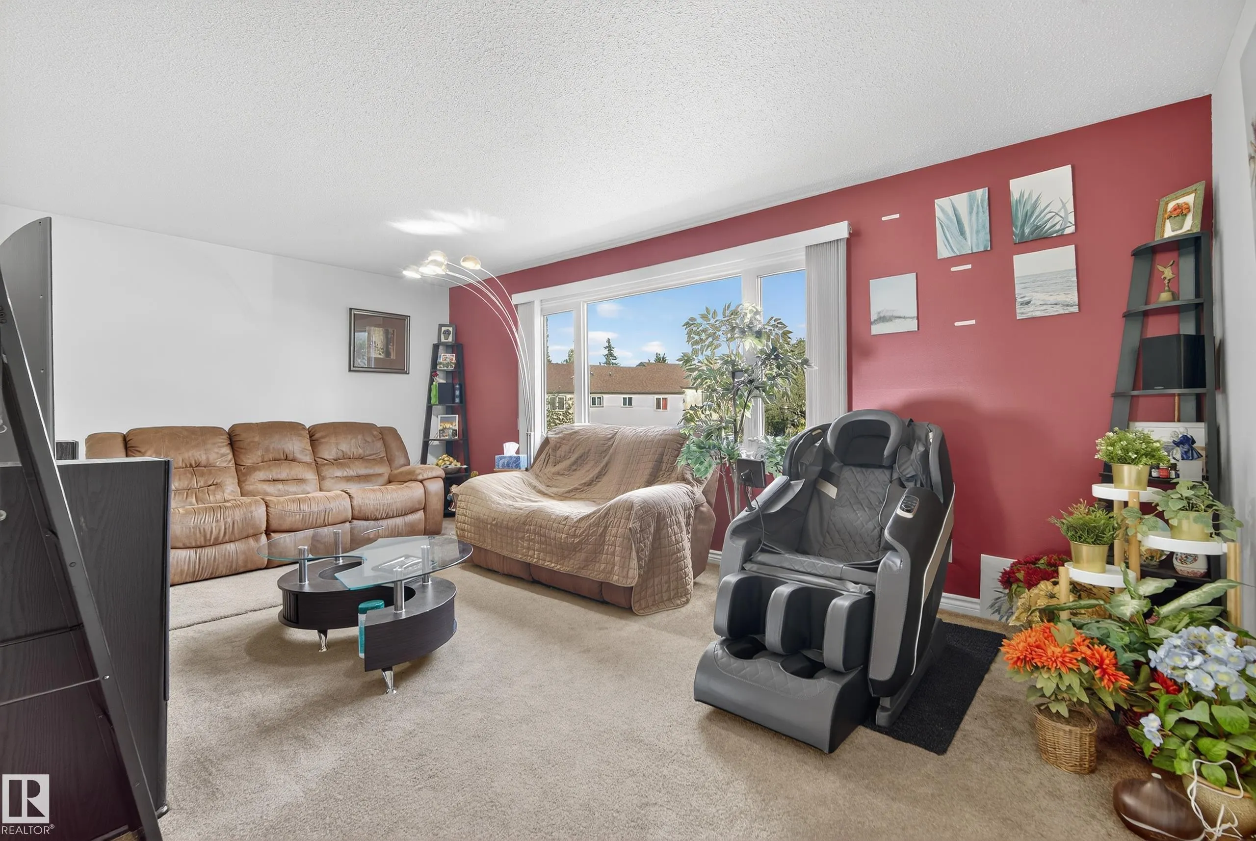 77 GRANDIN Village
