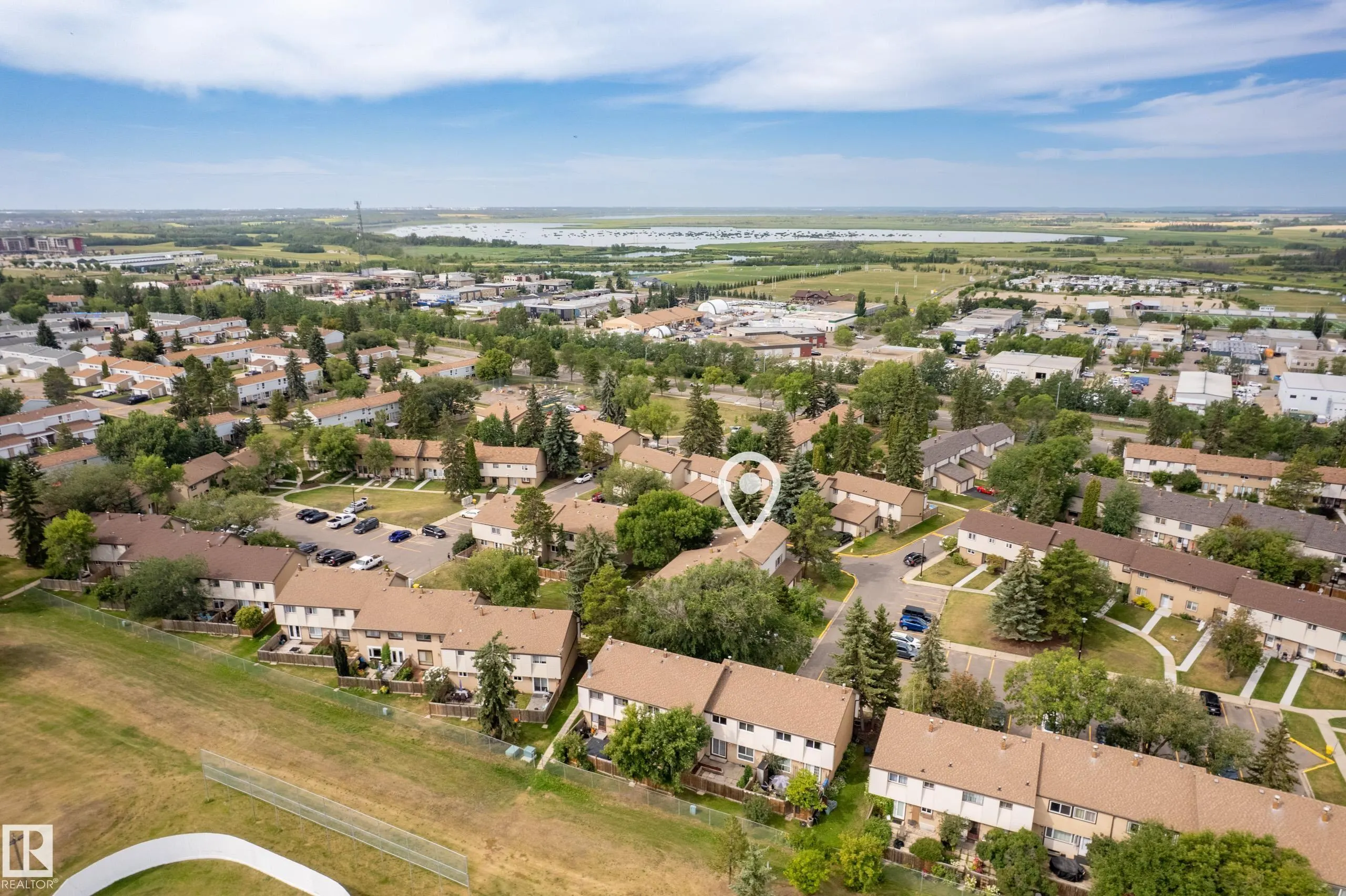 77 GRANDIN Village